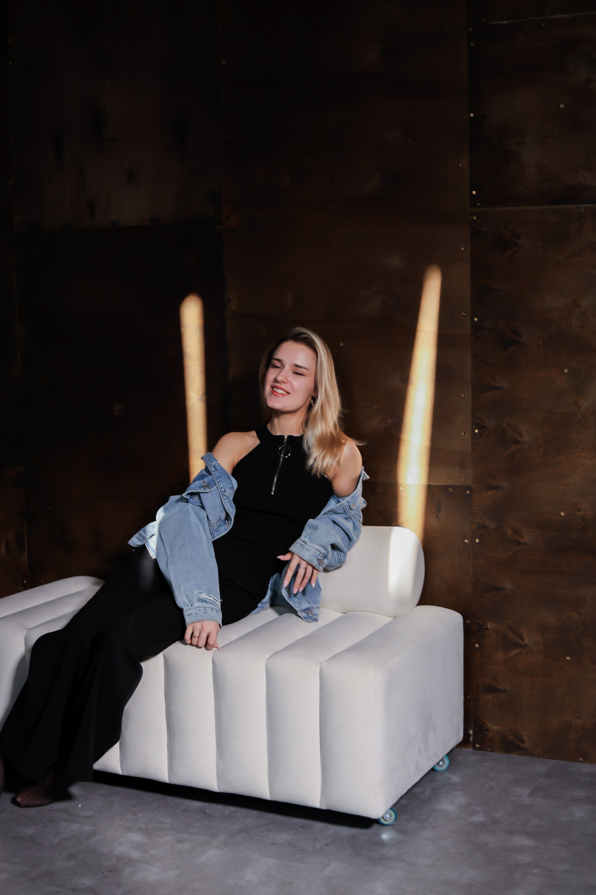 Фотосессия в студии Валерия. Женский фотограф в Орске Новотроицке Динара Долганова