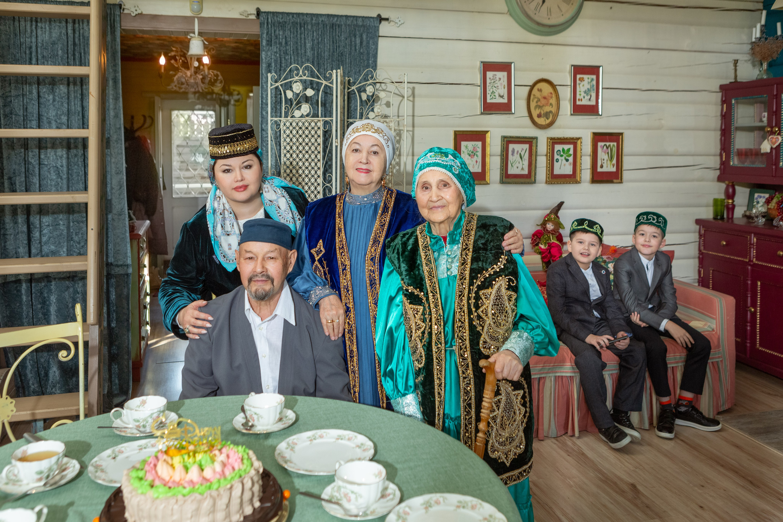 Семейная фотосессия в татарском и европейском стиле. Рекламный, предметный, репортажный, семейный фотограф и художник в Москве