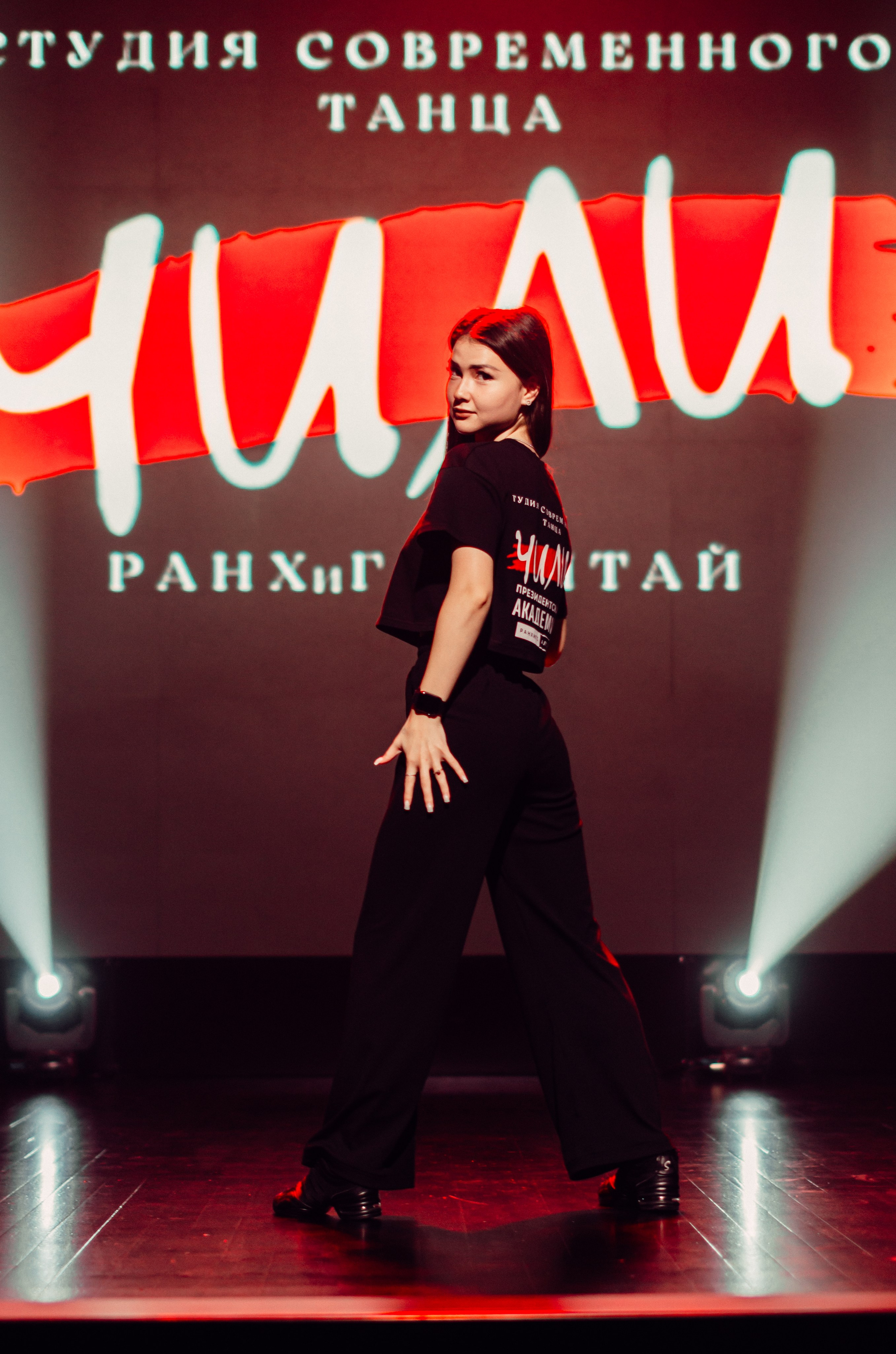 Групповая фотосъемка танцевального коллектива. Денисова Аля — фотограф для парных съемок и индивидуальных историй в Барнауле