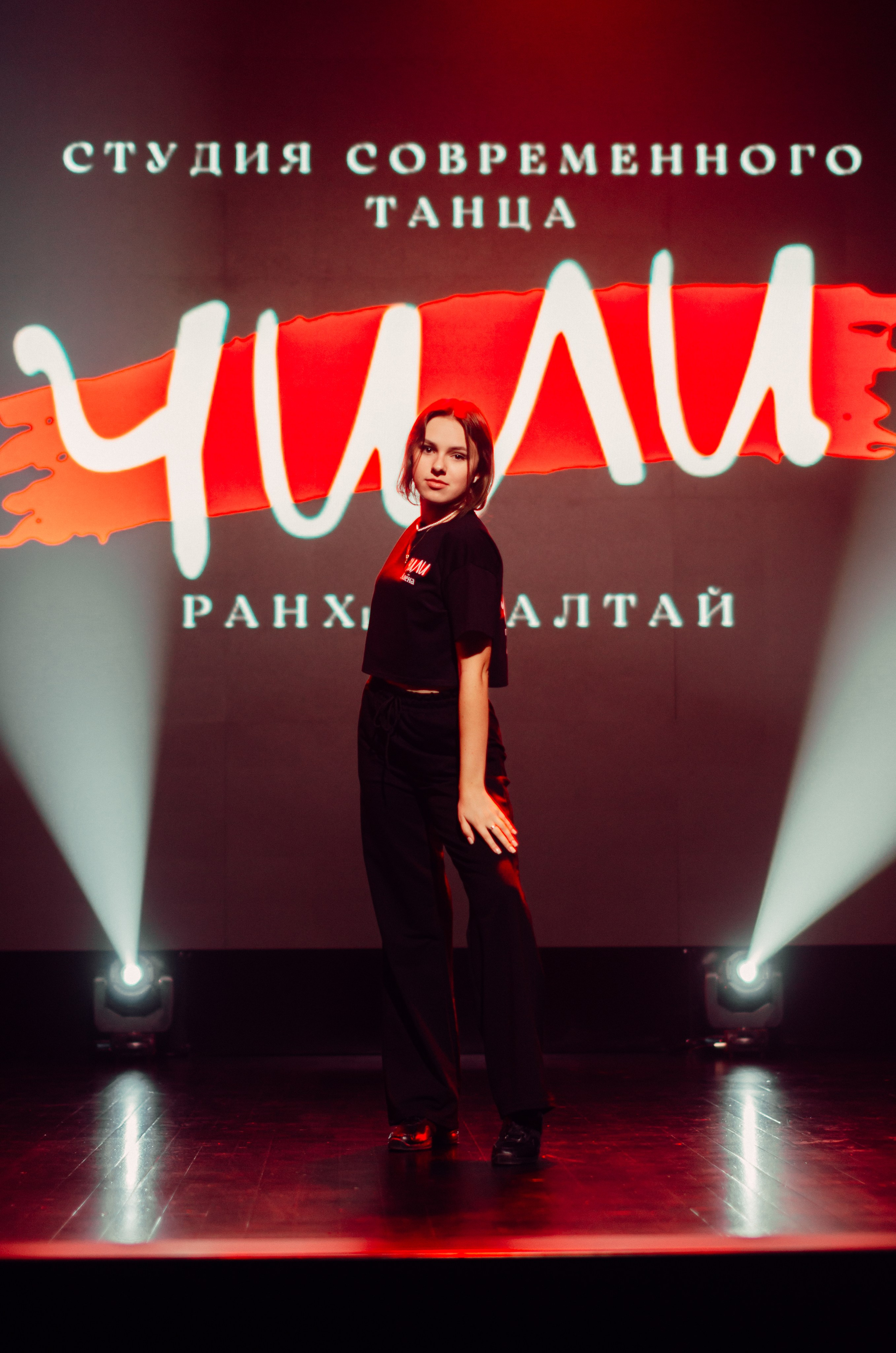 Групповая фотосъемка танцевального коллектива. Денисова Аля — фотограф для парных съемок и индивидуальных историй в Барнауле