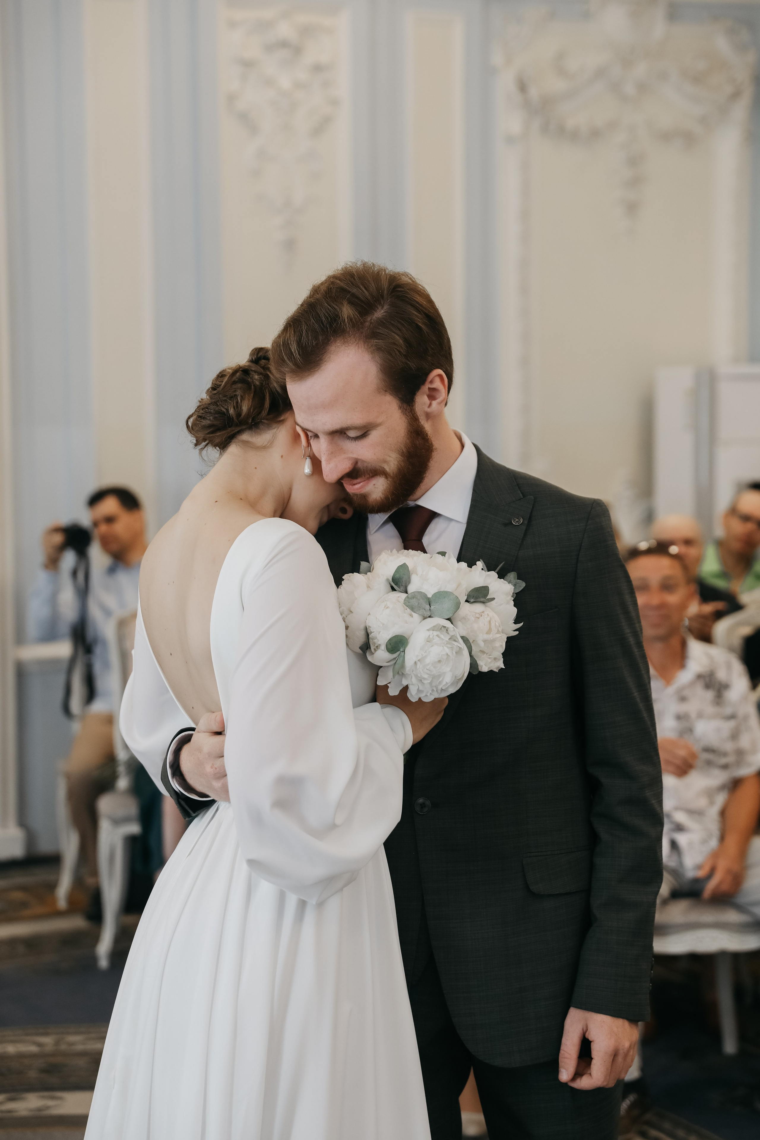 Любовь — противовес этому ужасу, любовь — акт единения и сохранения. Свадебный фотограф в Санкт-Петербурге