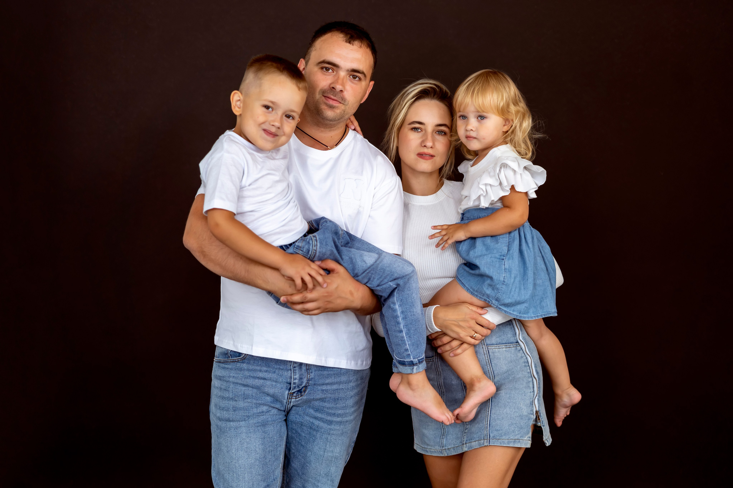 Семейная съёмка на циклораме. Семейный и детский фотограф в Хабаровске Анна Гриневич