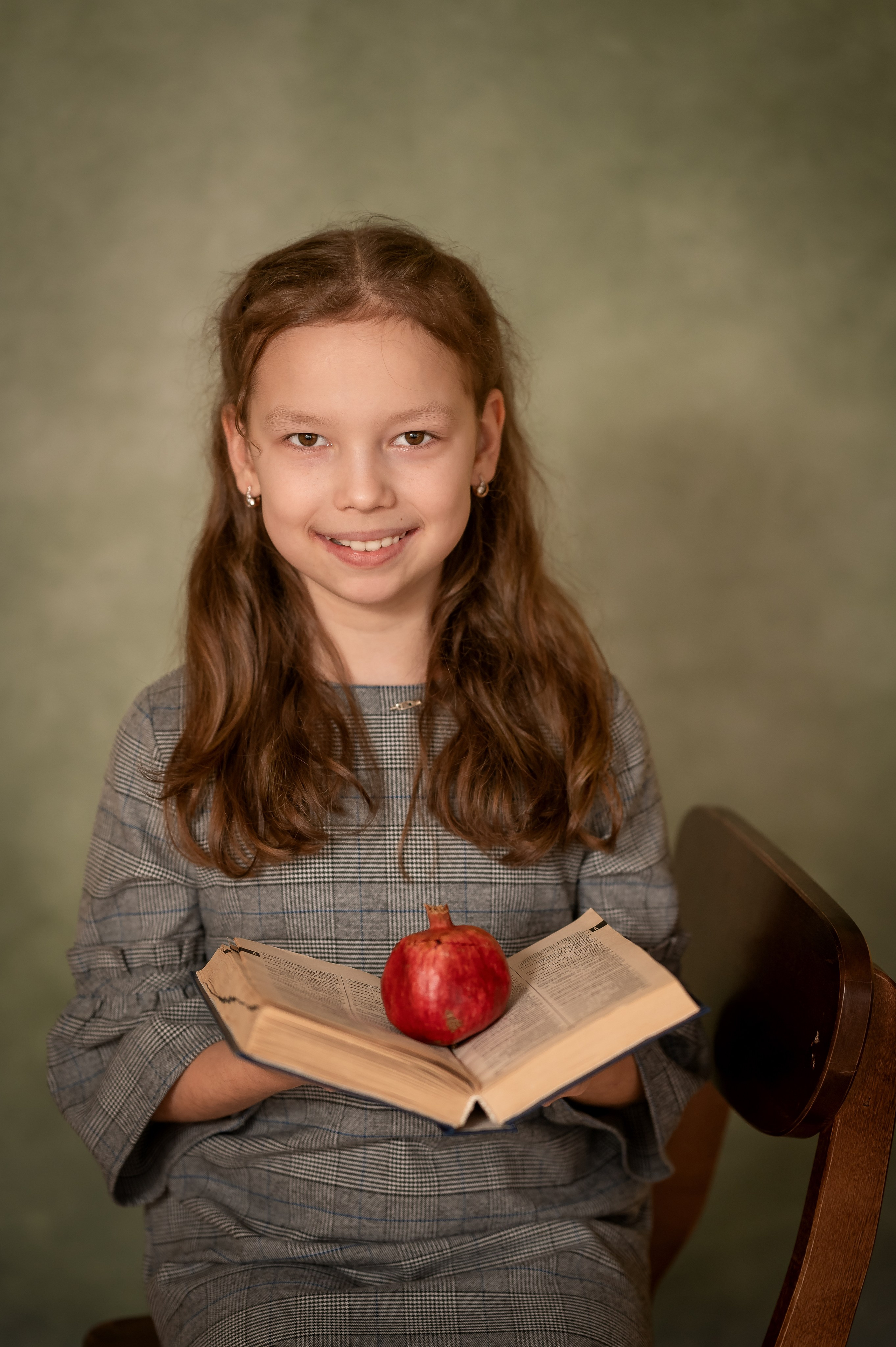 Школьный фотоальбом для младших классов. Фотограф новорождённых, семейный, школьный в городе Калуге Евгения