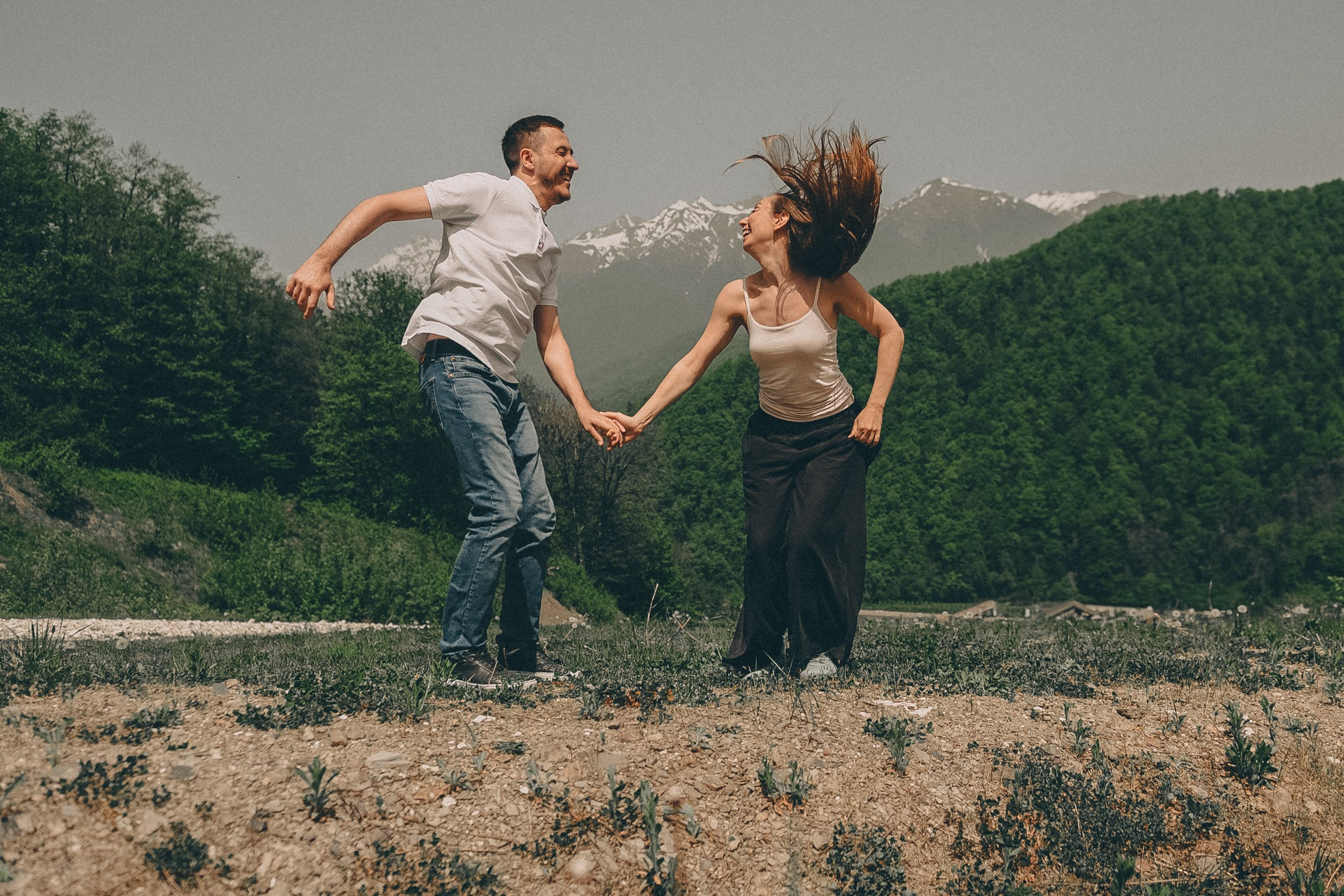 Lovestory в горах. Свадебный и семейный фотограф София Невская