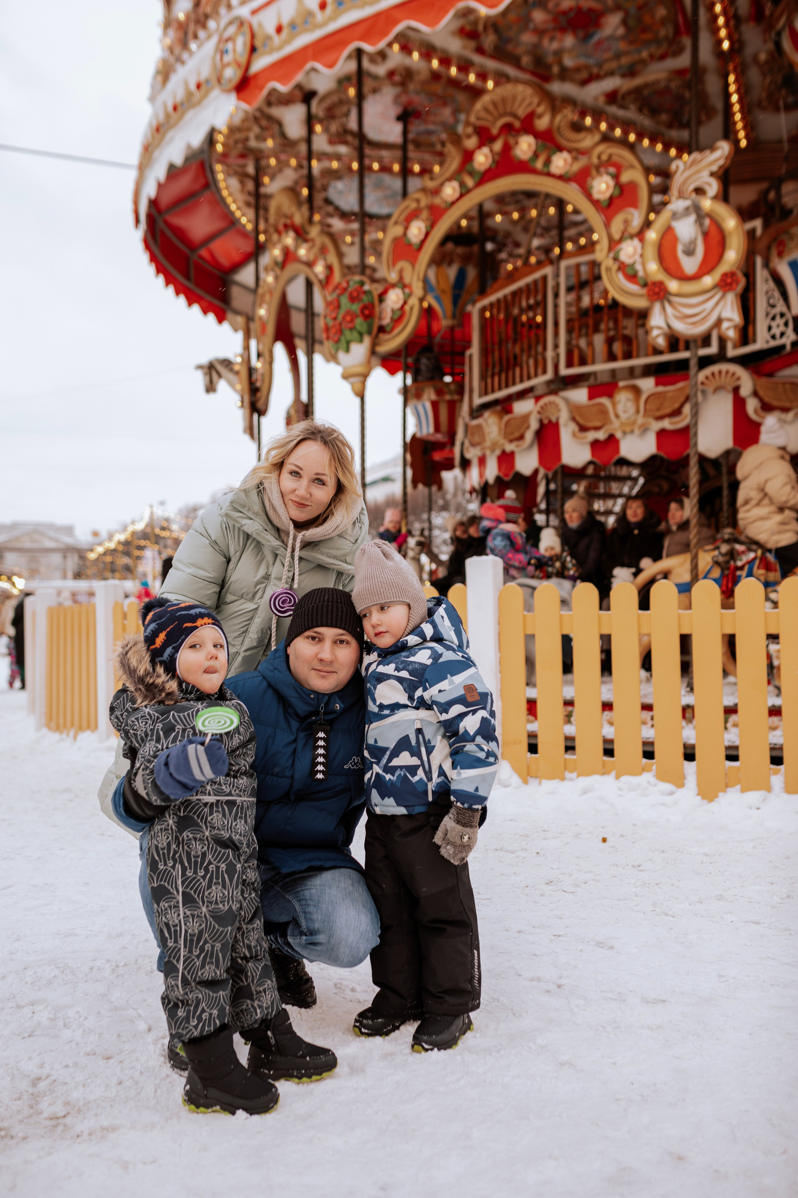 Семейная, Манежная площадь