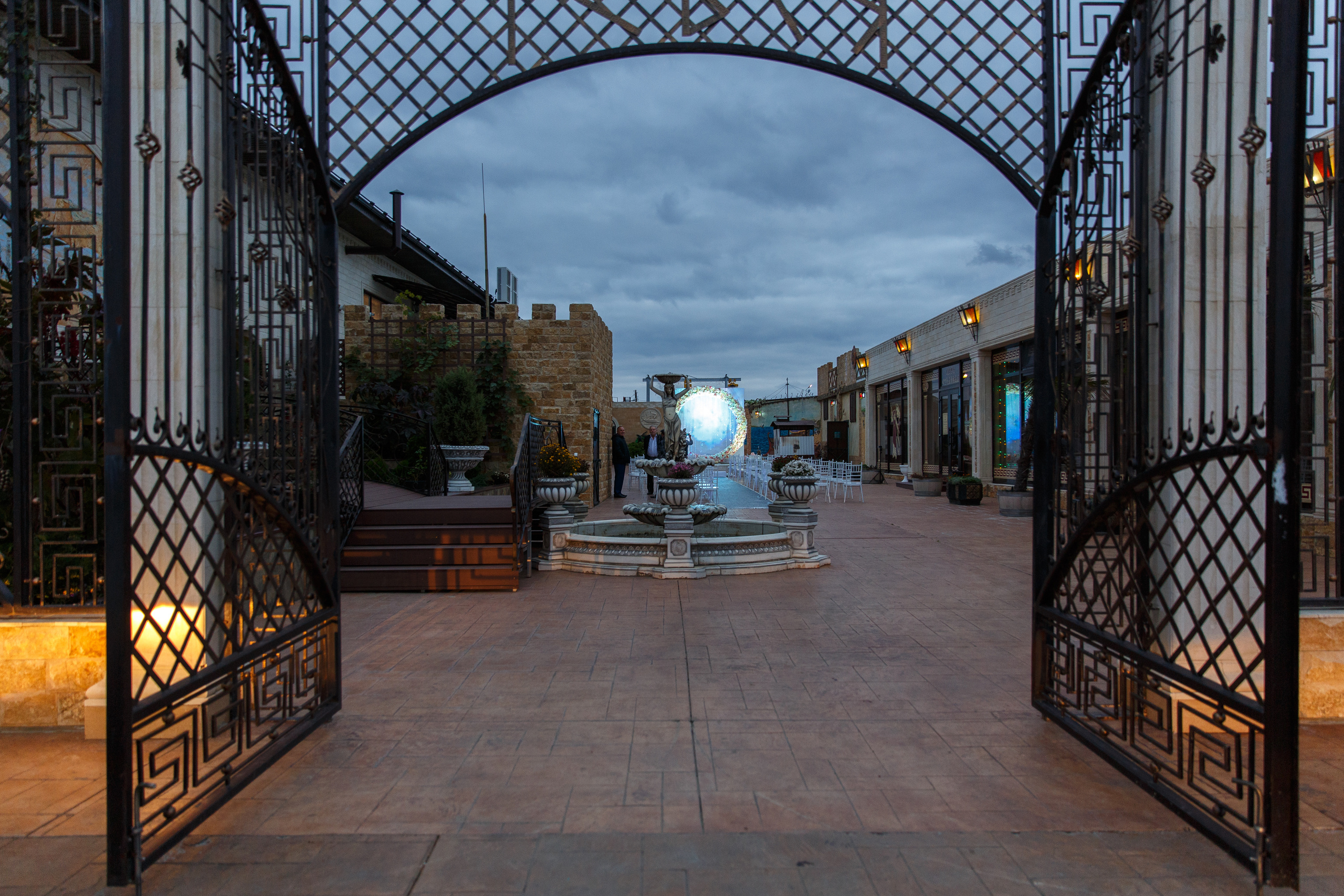 Миша и Яна. Профессиональная фотосъёмка интерьеров, предметная фотосессия еды для меню г. Анапа