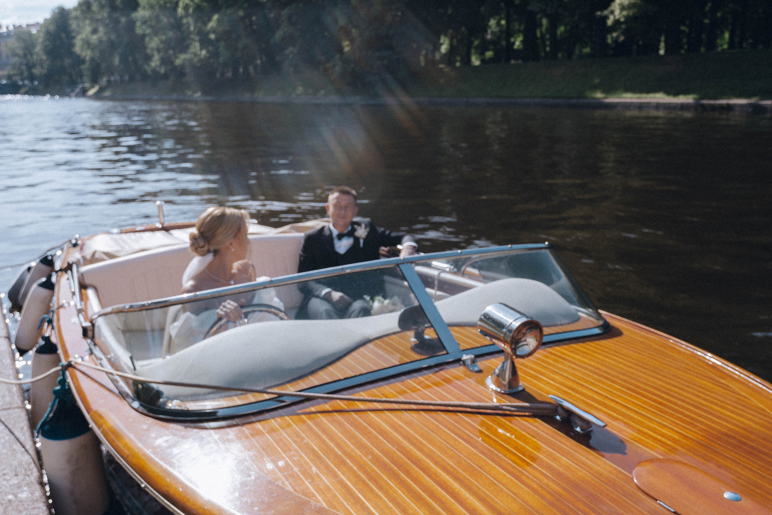 СВАДЕНБНАЯ СЬЕМКА НА КАТЕРЕ ПО КАНАЛАМ САНКТ-ПЕТЕРБУРГА И В АКВАТОРИИ НЕВЫ. Профессиональный фотограф, Санкт-Петербург — Виктория Богомолова