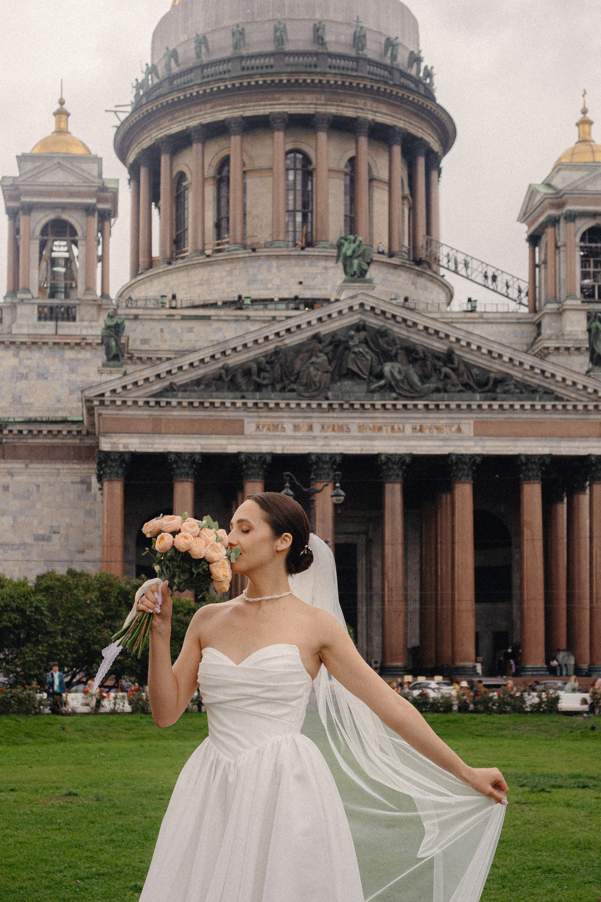 СВАДЕБНАЯ ПРОГУЛКА В САНТК-ПЕТЕРБУРГЕ (ИСАКИЕВСКИЙ СОБОР, ЗИМНЯЯ КАНАВКА, ЭРМИТАЖ И БОЛЬШАЯ МОРСКАЯ УЛИЦА). Профессиональный фотограф, Санкт-Петербург — Виктория Богомолова