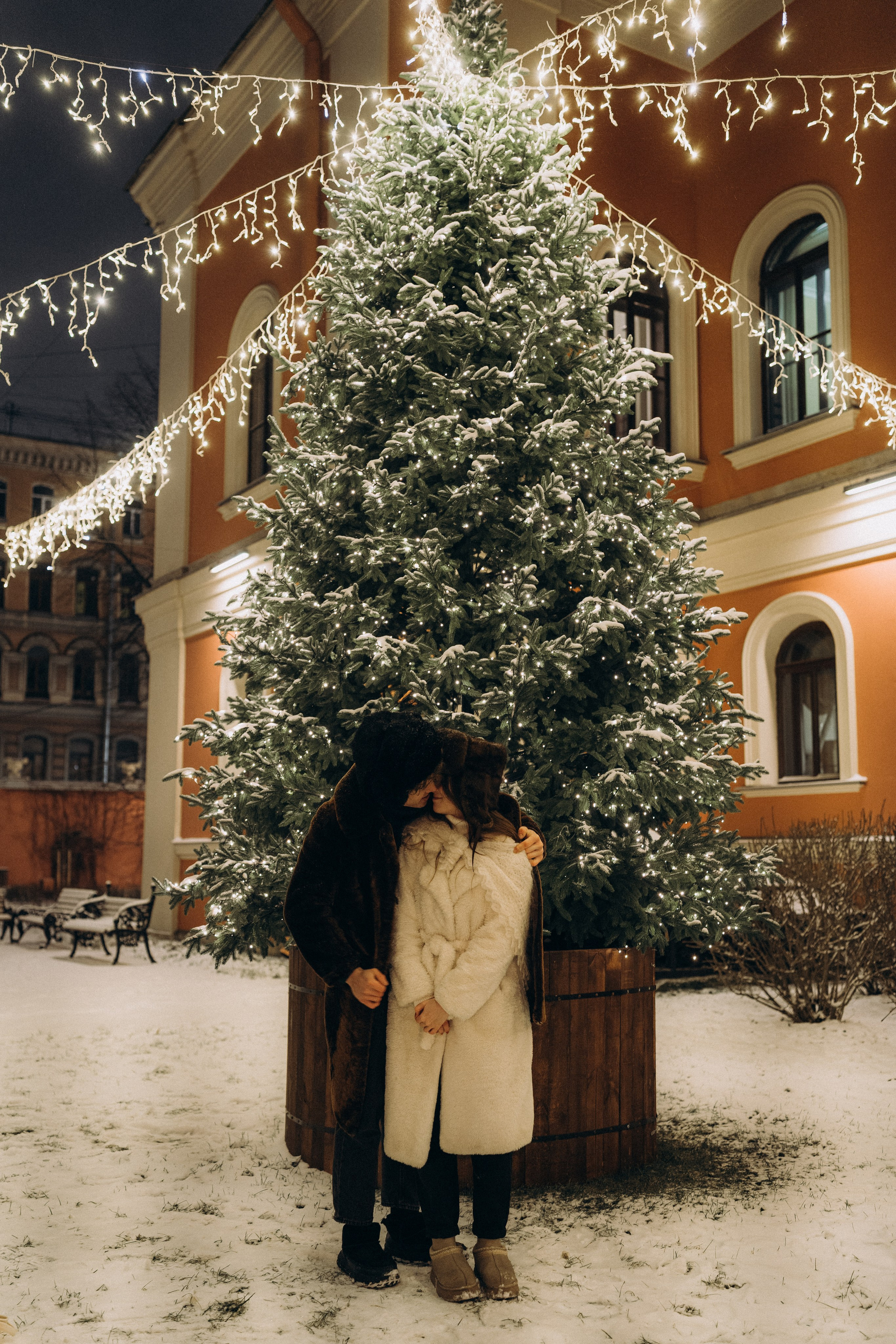 НОВОГОДНЯЯ ПРОГУЛКА ПАРЫ ПО ЧЕРНЫШЕВСКОЙ ПЕРЕД НОВЫМ ГОДОМ. Профессиональный фотограф, Санкт-Петербург — Виктория Богомолова