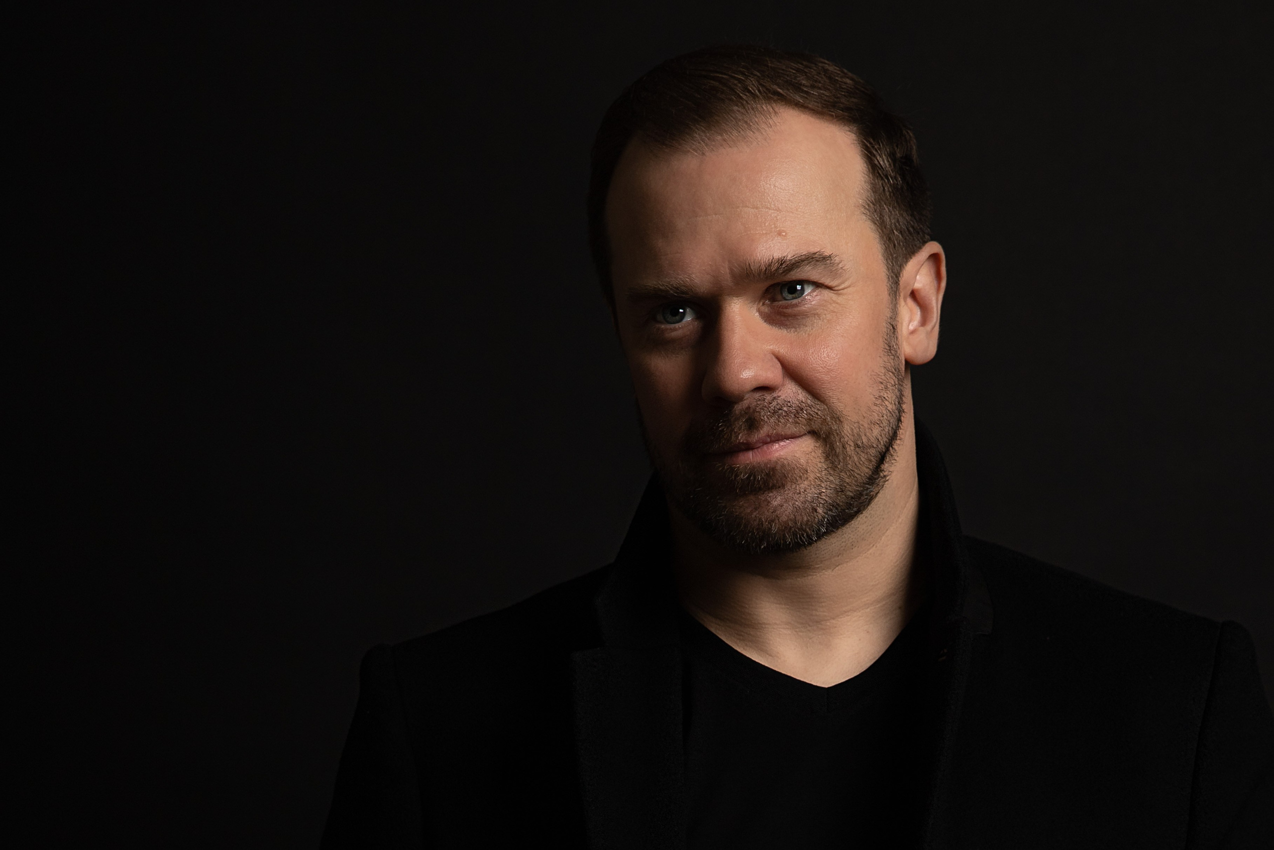 Актёрское портфолио. ФОТОГРАФ РАДОСТИ Фотосессия в студии СПб. Портретный фотограф — Юрий Торлопов