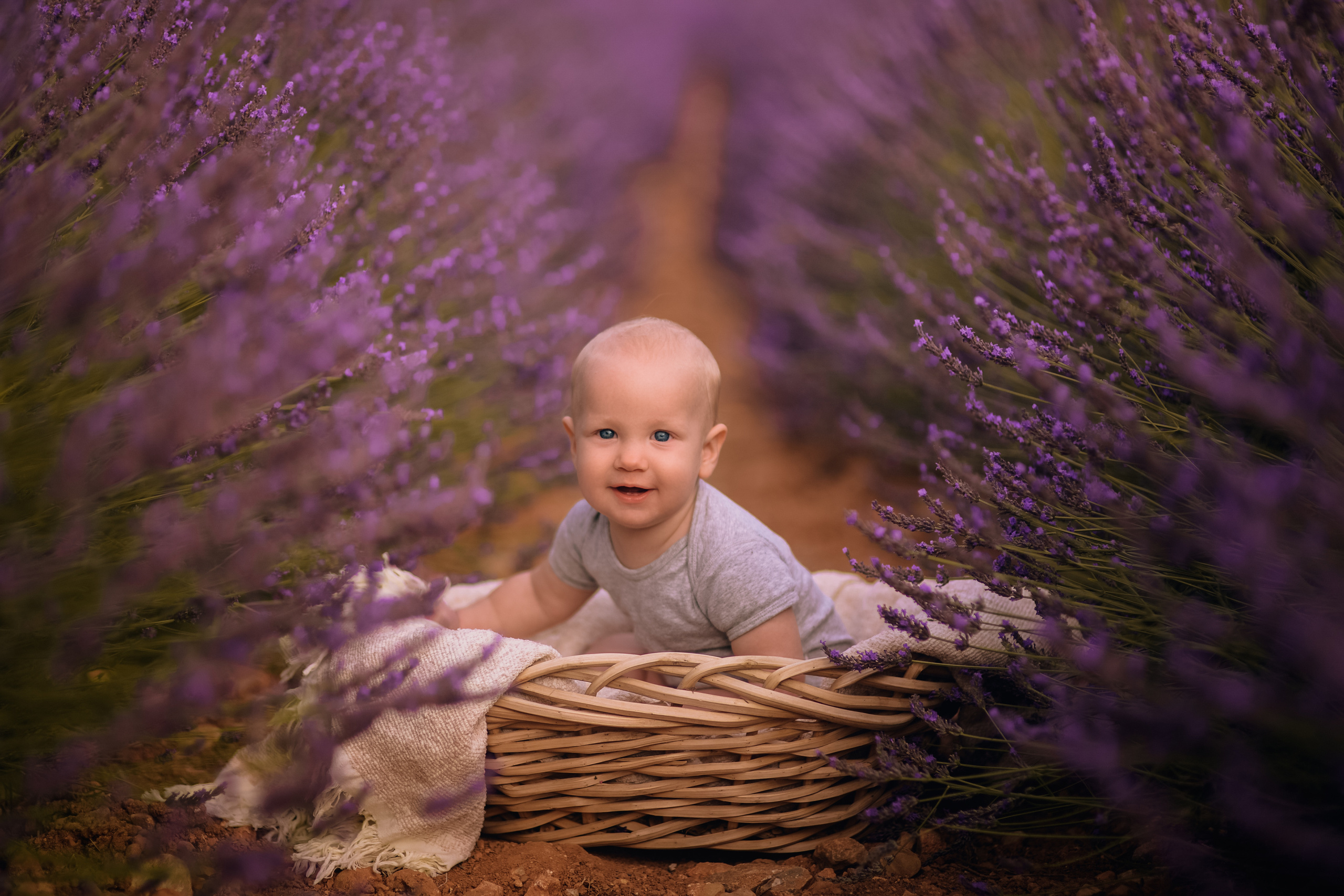 Baby. Photographer in Provence Julia Lipiainen