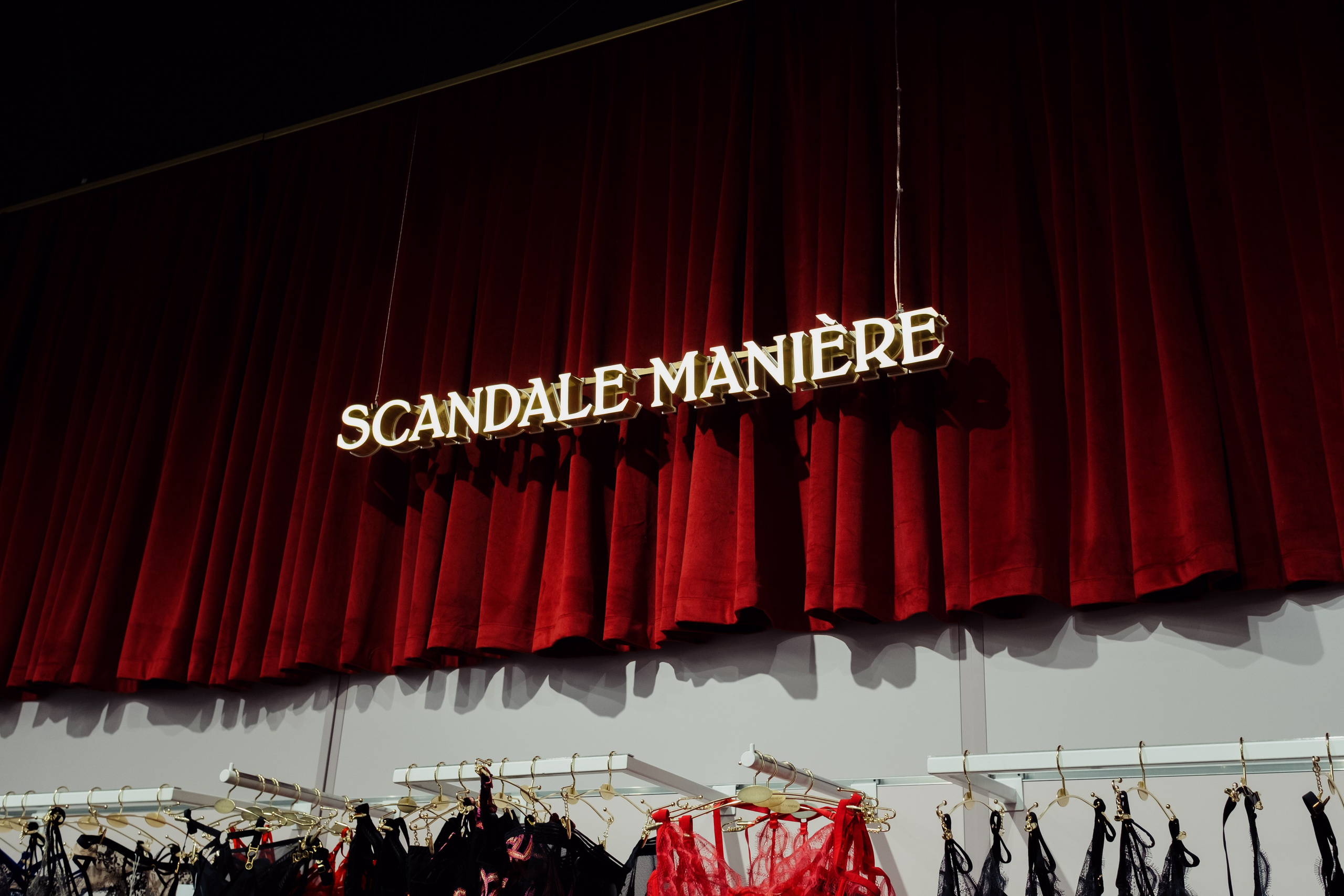 SCANDALE MANIERE. Репортажный и портретный фотограф в Москве Илья Спиридонов