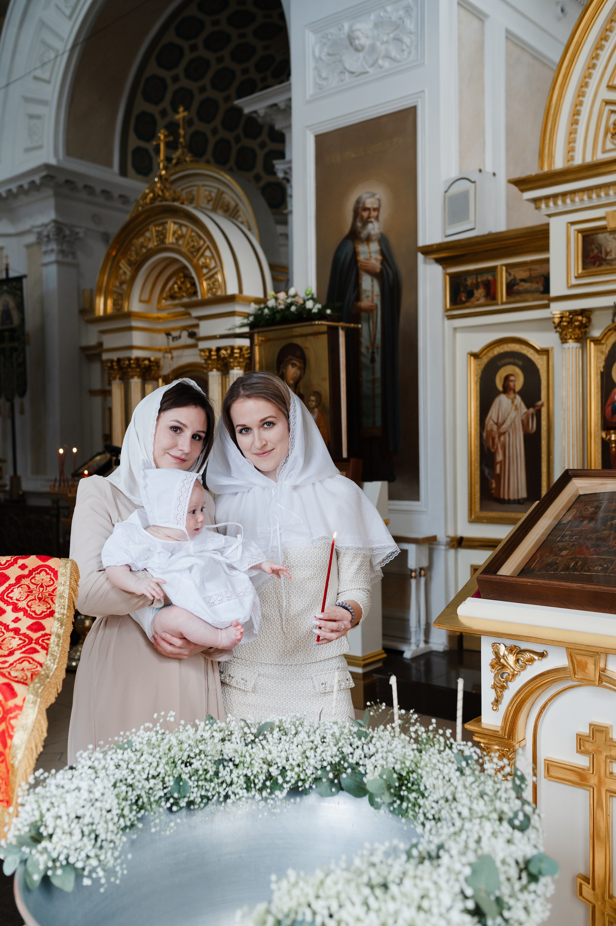 Цветочные купели декор проекта. Фотограф новорожденных и семей Юлия Коноплева в Москве