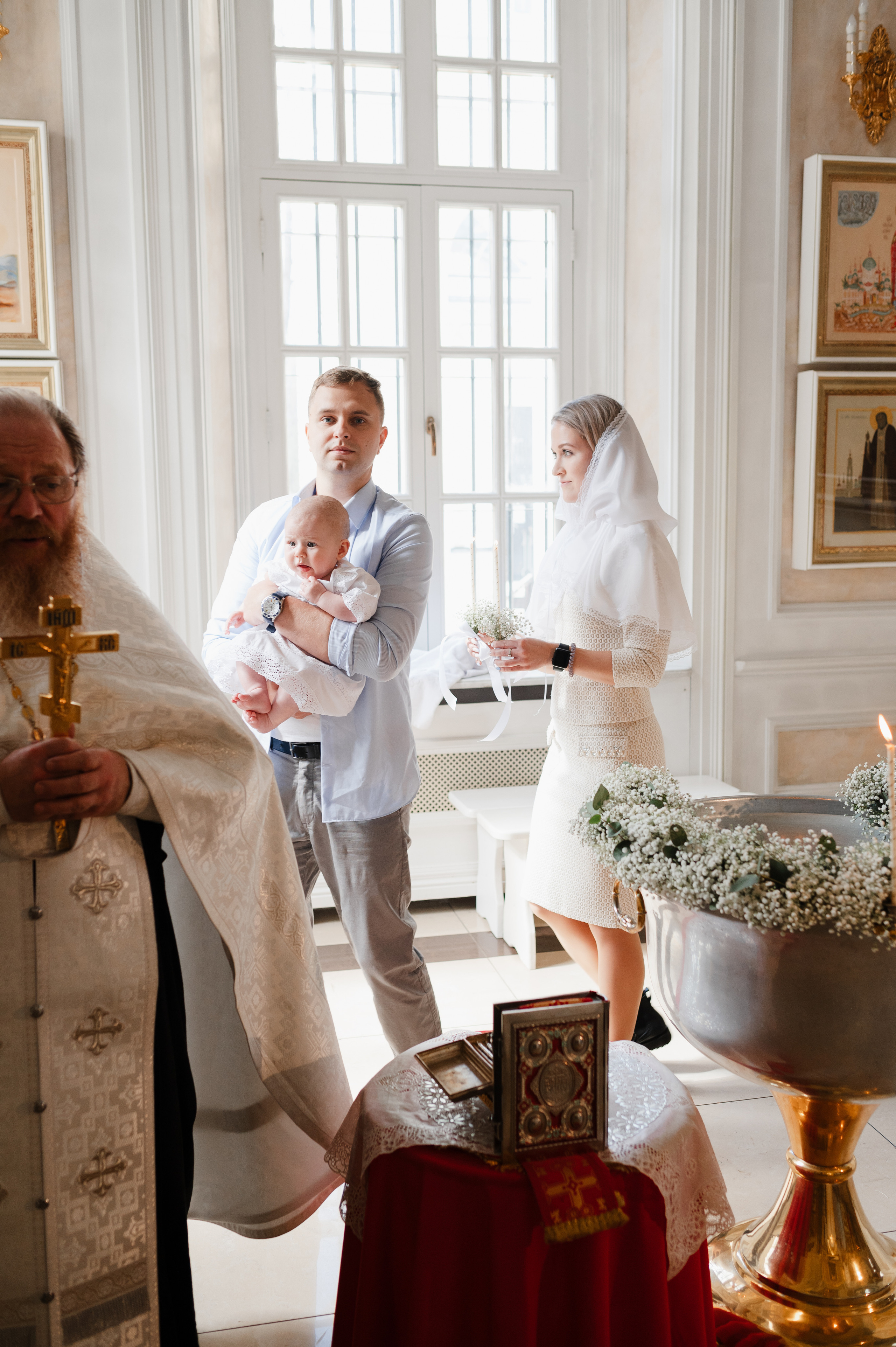 Цветочные купели декор проекта. Фотограф новорожденных и семей Юлия Коноплева в Москве