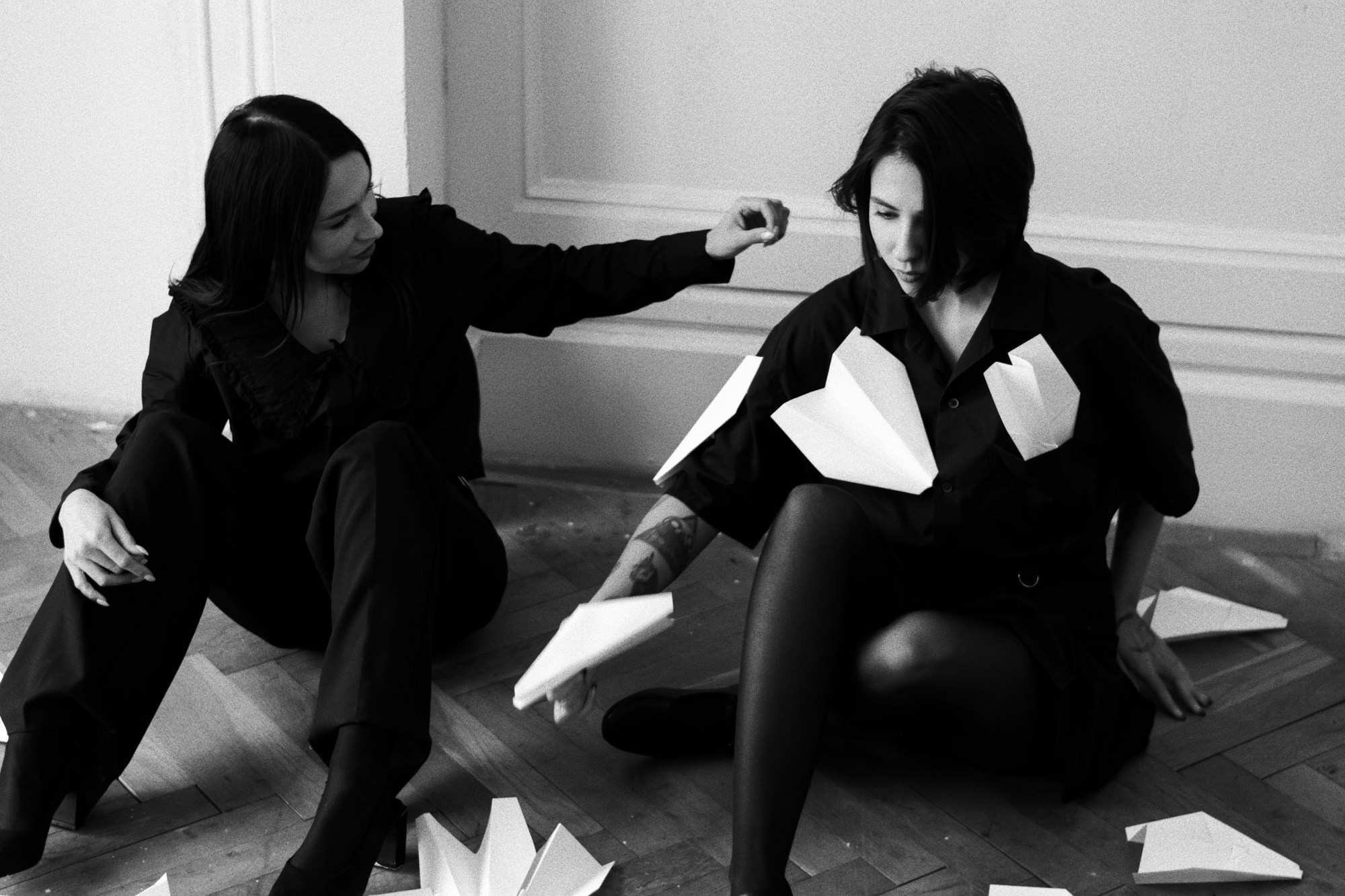 Фотосессия сестер в студии концептуальная история. Портретный фотограф Тюмень Дарья Мустафина