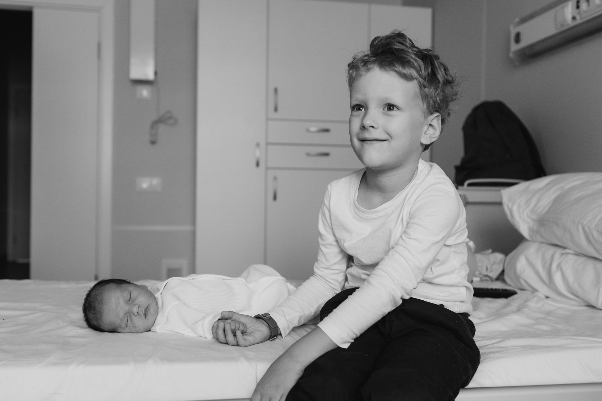 Младший брат. Выписка. Фотограф на роды в Санкт-Петербурге Екатерина Сысоева