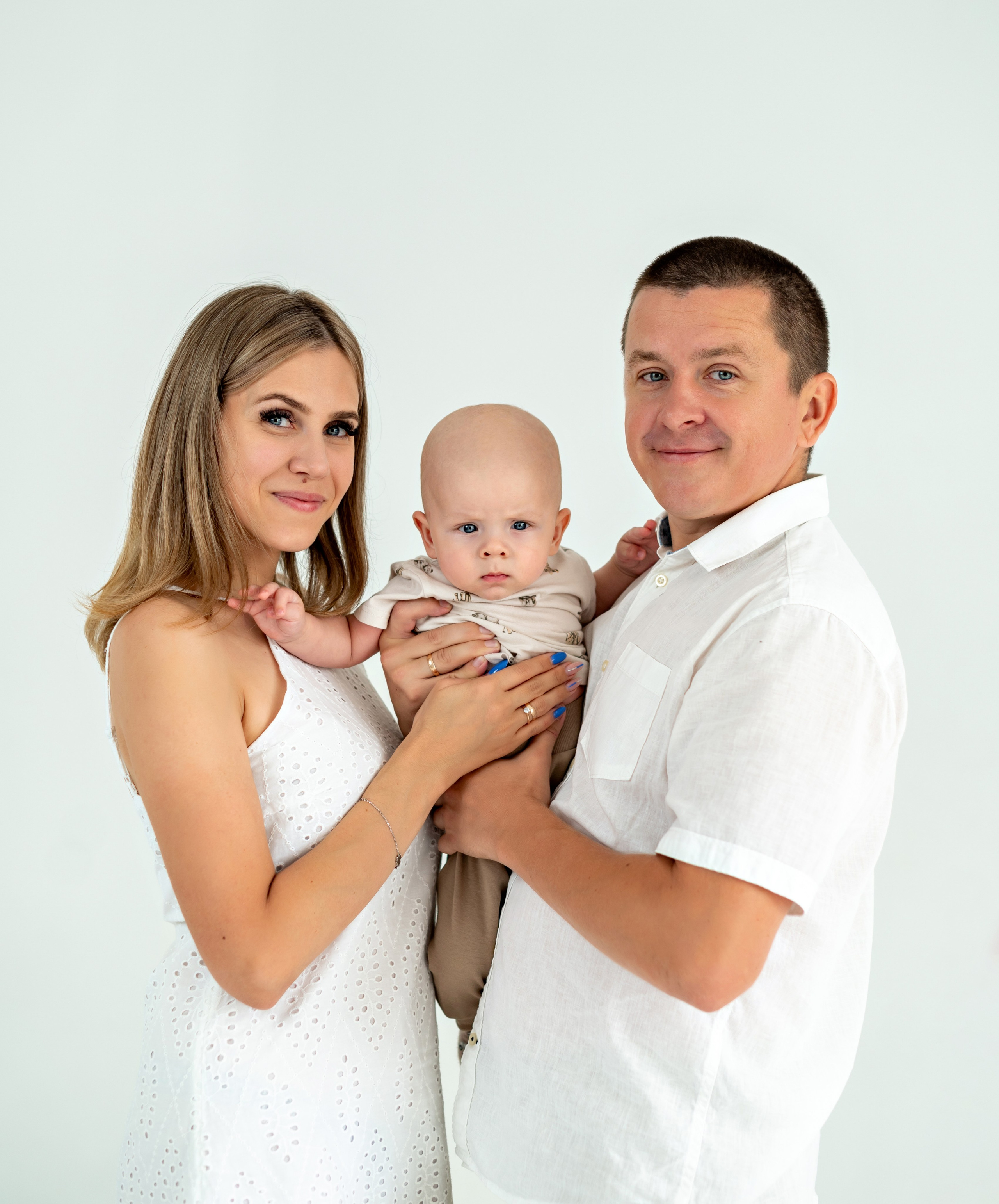 Семейная фотосессия на циклораме. Детский и семейный фотограф г. Москва Оксана Катаджи