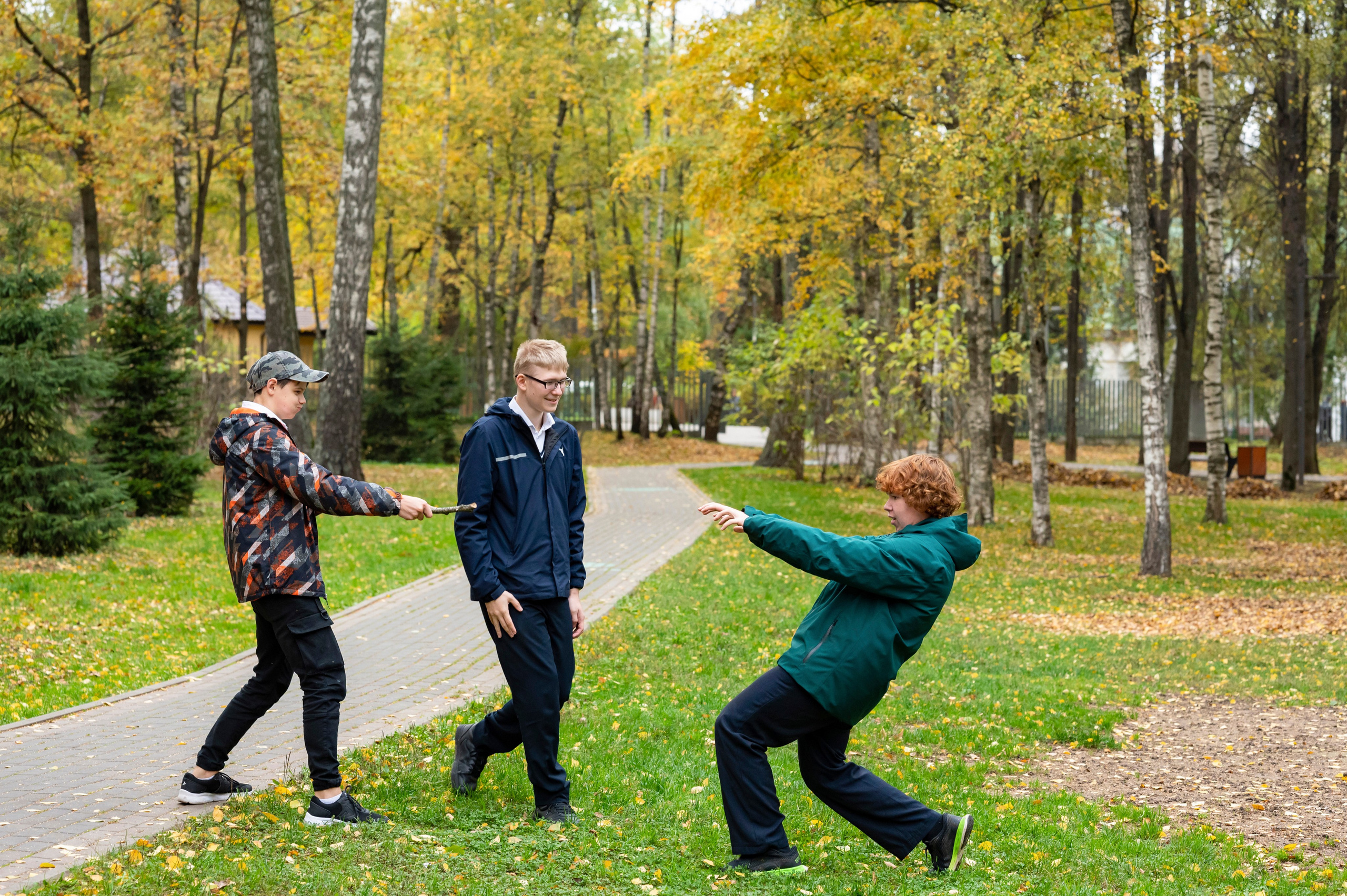 Осенняя фотосессия в парке 9-А класс Школа 953. Детский и семейный фотограф г. Москва Оксана Катаджи