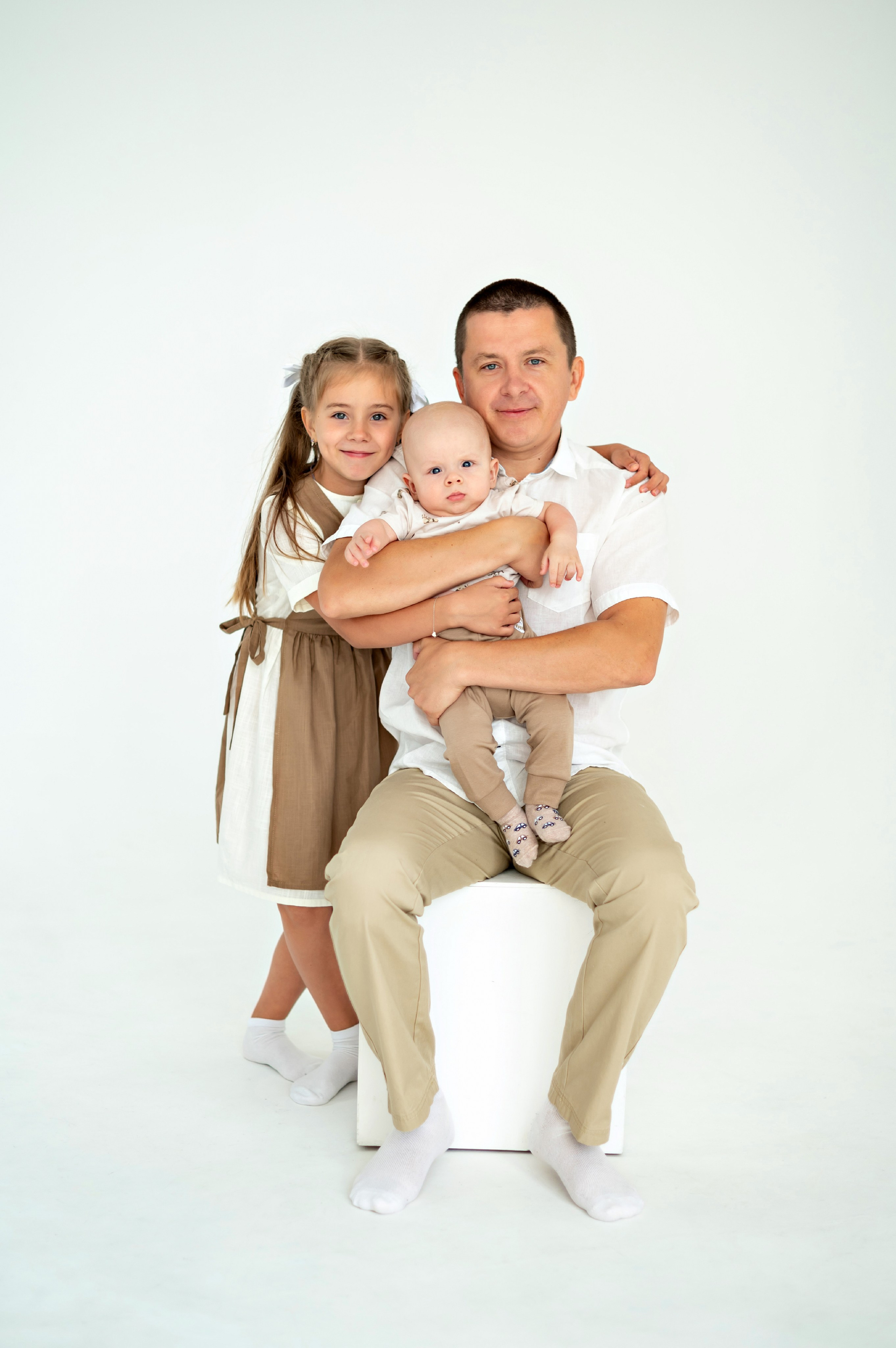 Семейная фотосессия на циклораме. Детский и семейный фотограф г. Москва Оксана Катаджи