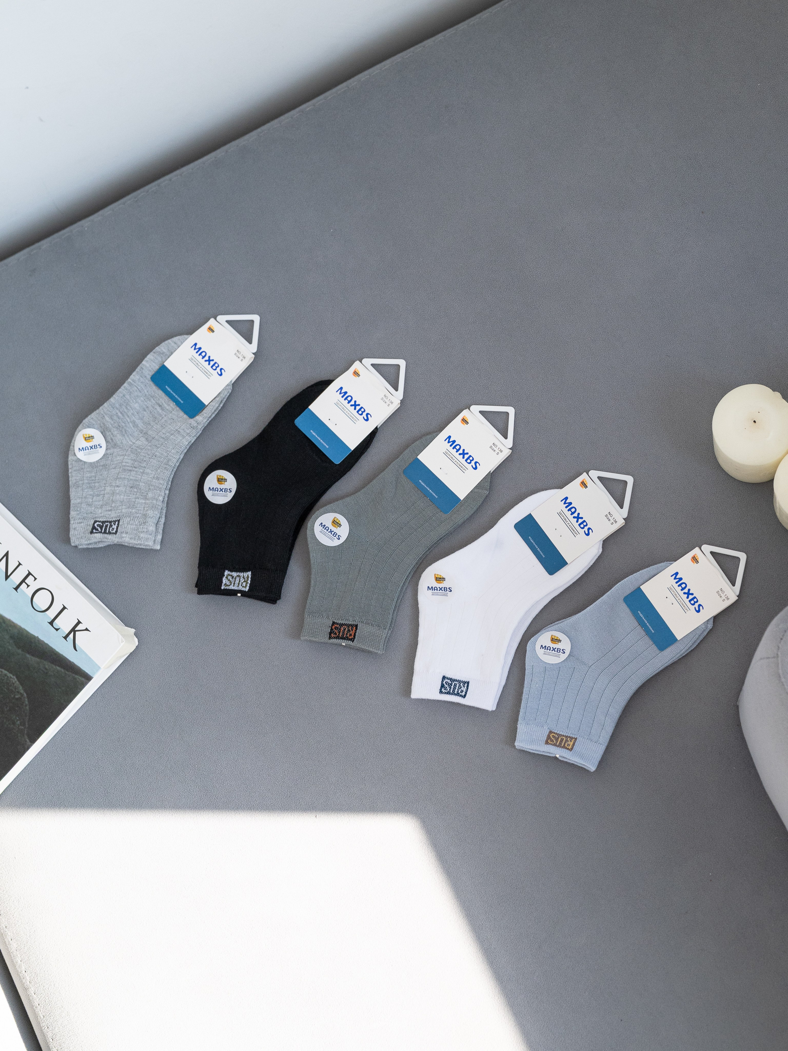 Носки съемка в студии (модель+предметка). Предметный фотограф, фото для маркетплейсов Пятигорск, КМВ