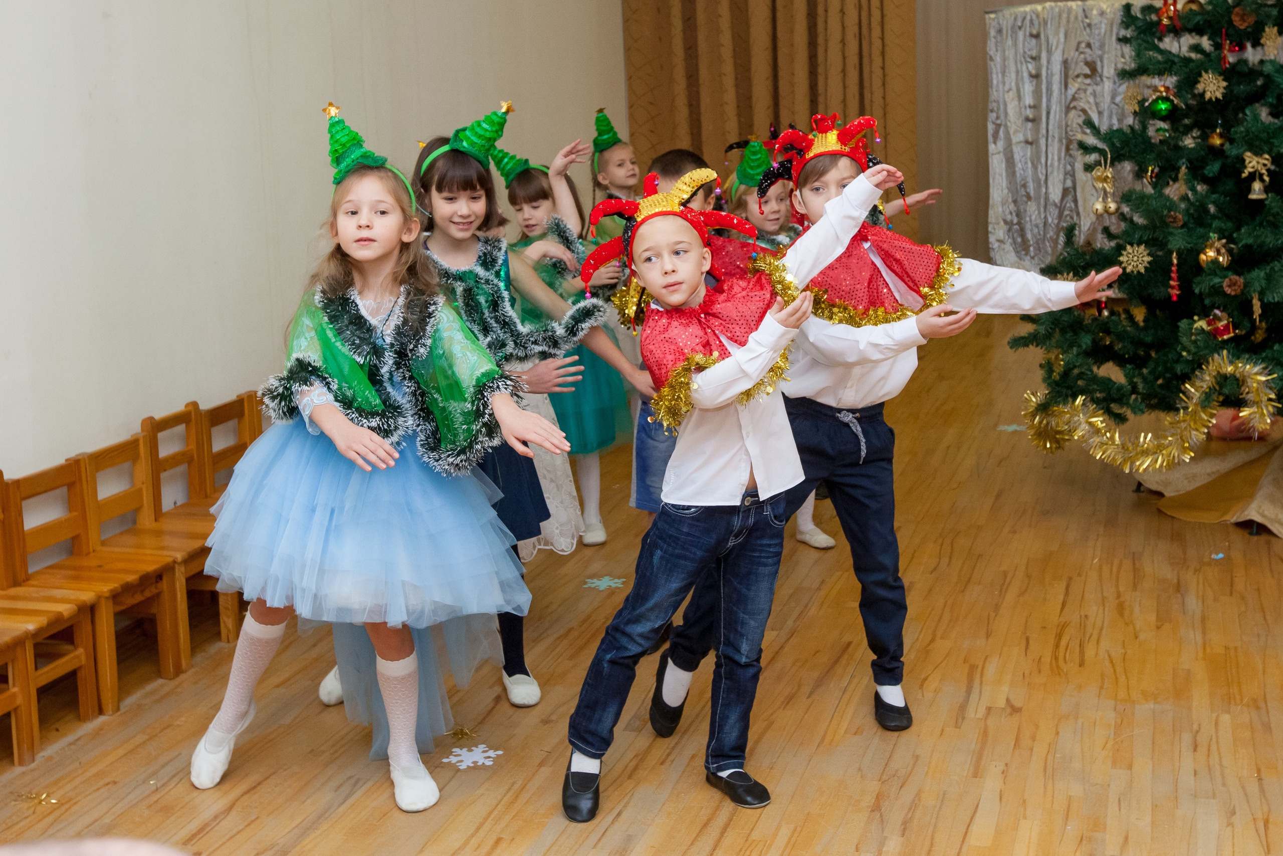 Фотография для выпускных альбомов в детском саду в выпускной группе в подготовительной группе детей фотограф для выпускных альбомов фото детей мастер-класс в детском саду краски портреты детей праздник в детском саду новый год в детском саду