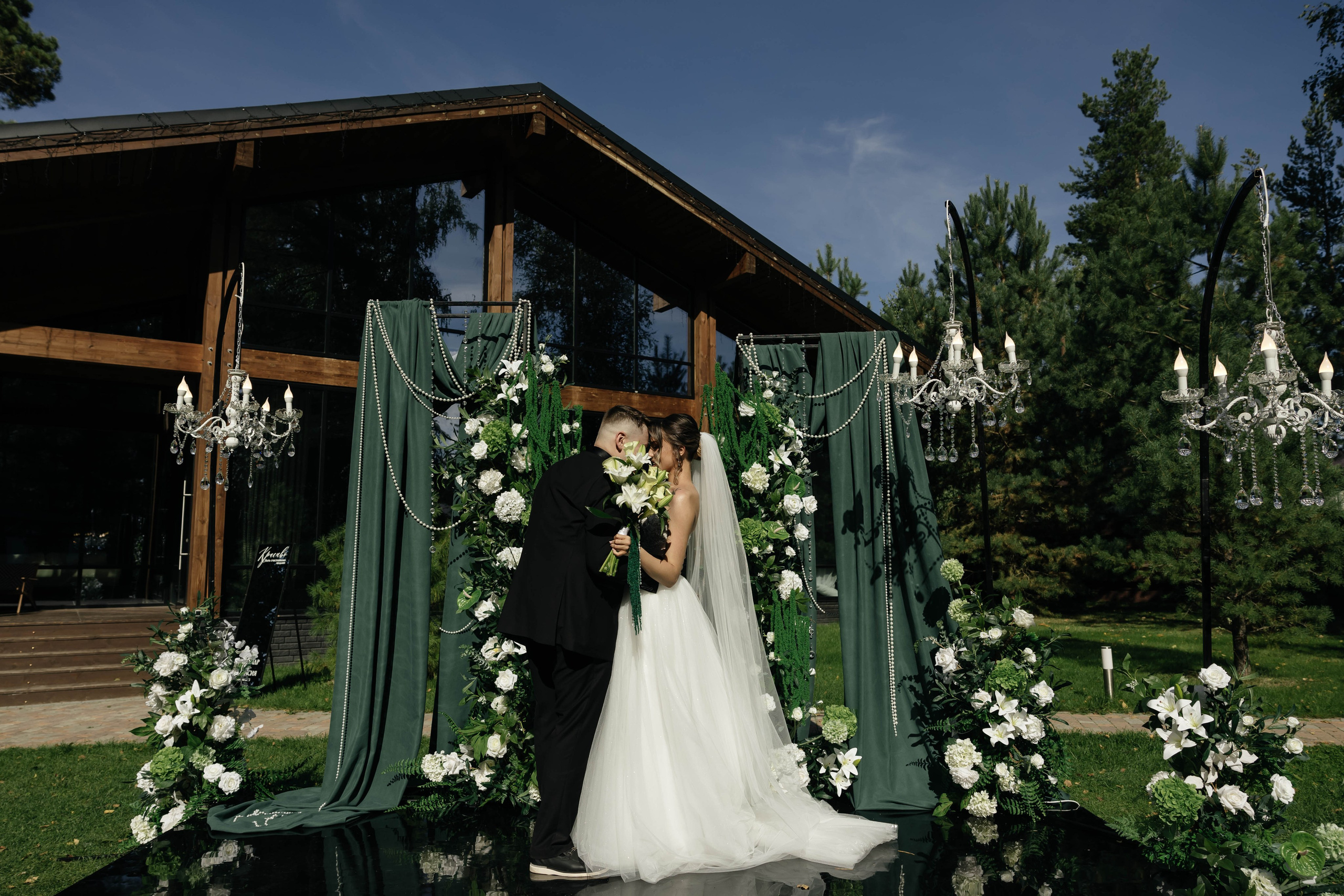 Свадебная история. Лесной Виладж. Свадебный и семейный фотограф Рассказова Виктория