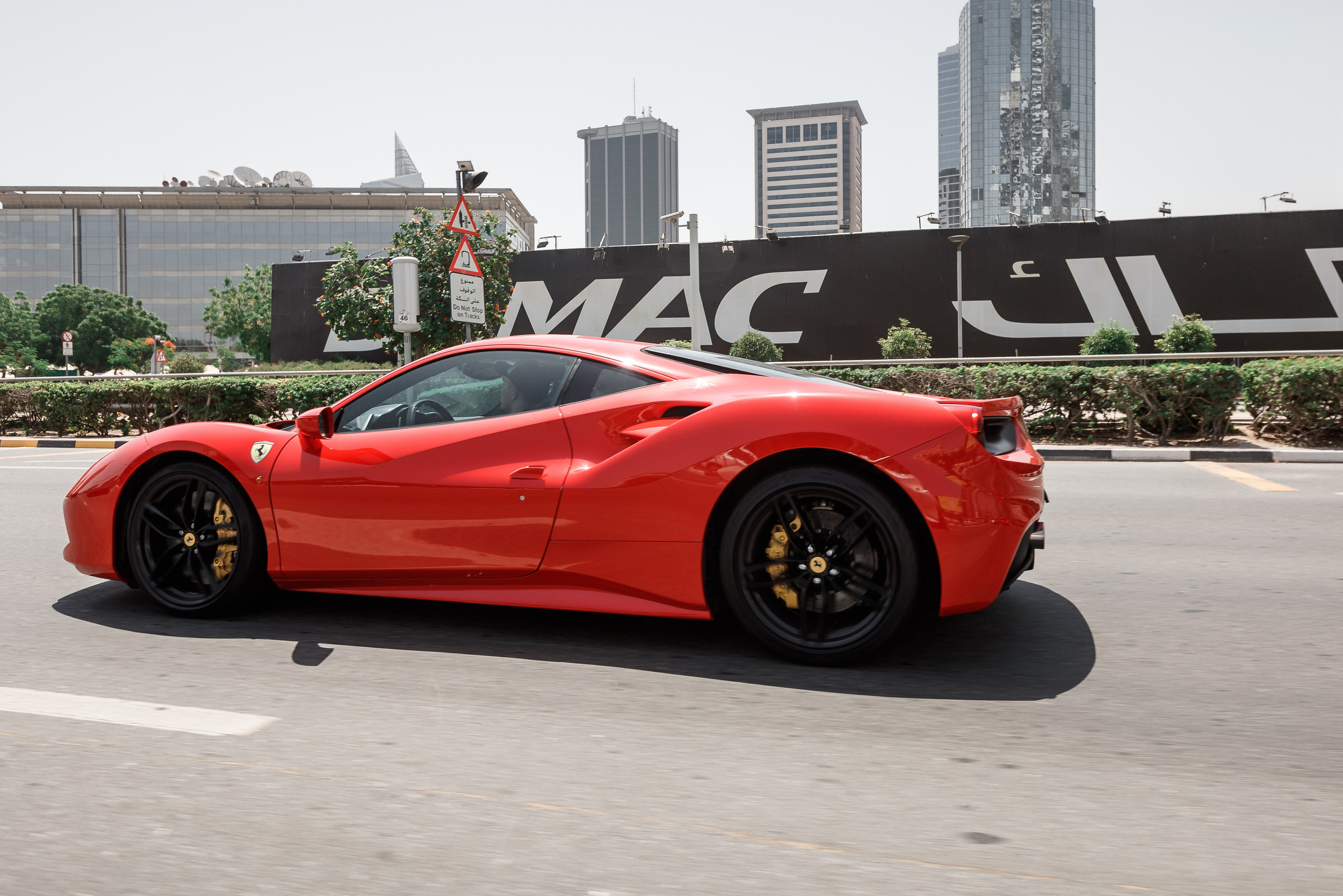 Дубай. Гонки на Ferrari. Фотограф Олег Сотник