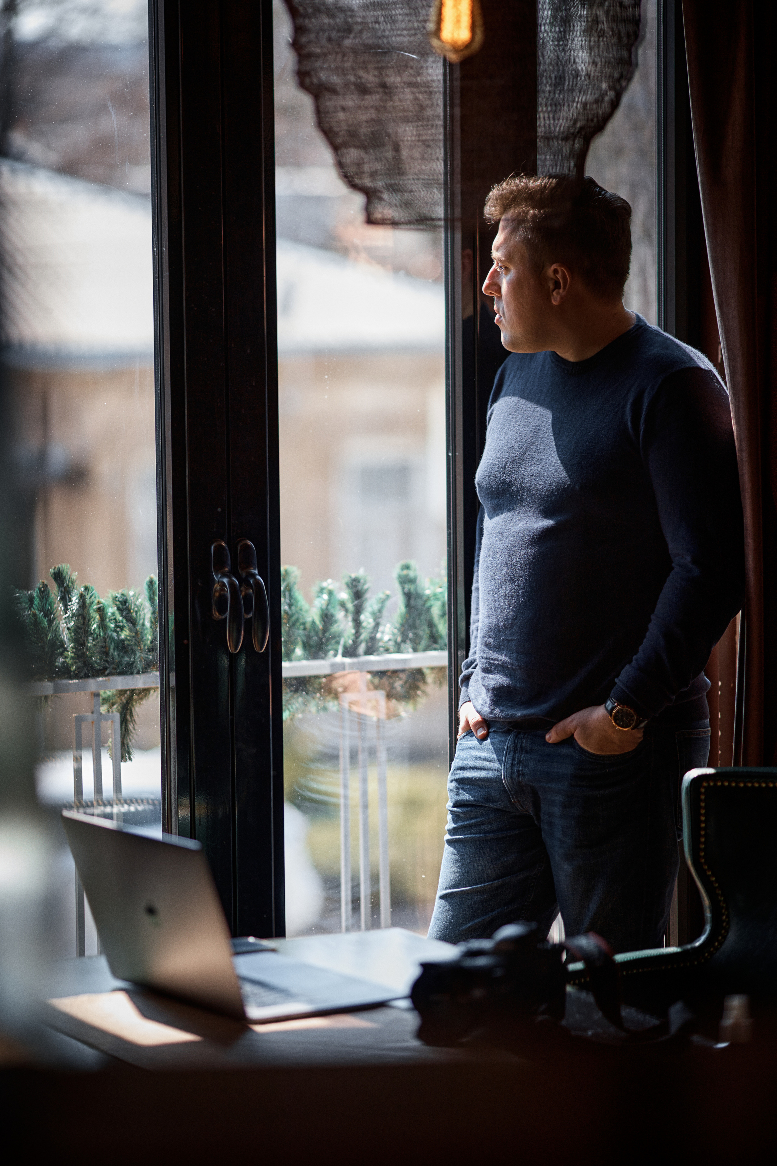 Деловой портрет для фотографа. Фотограф Олег Сотник