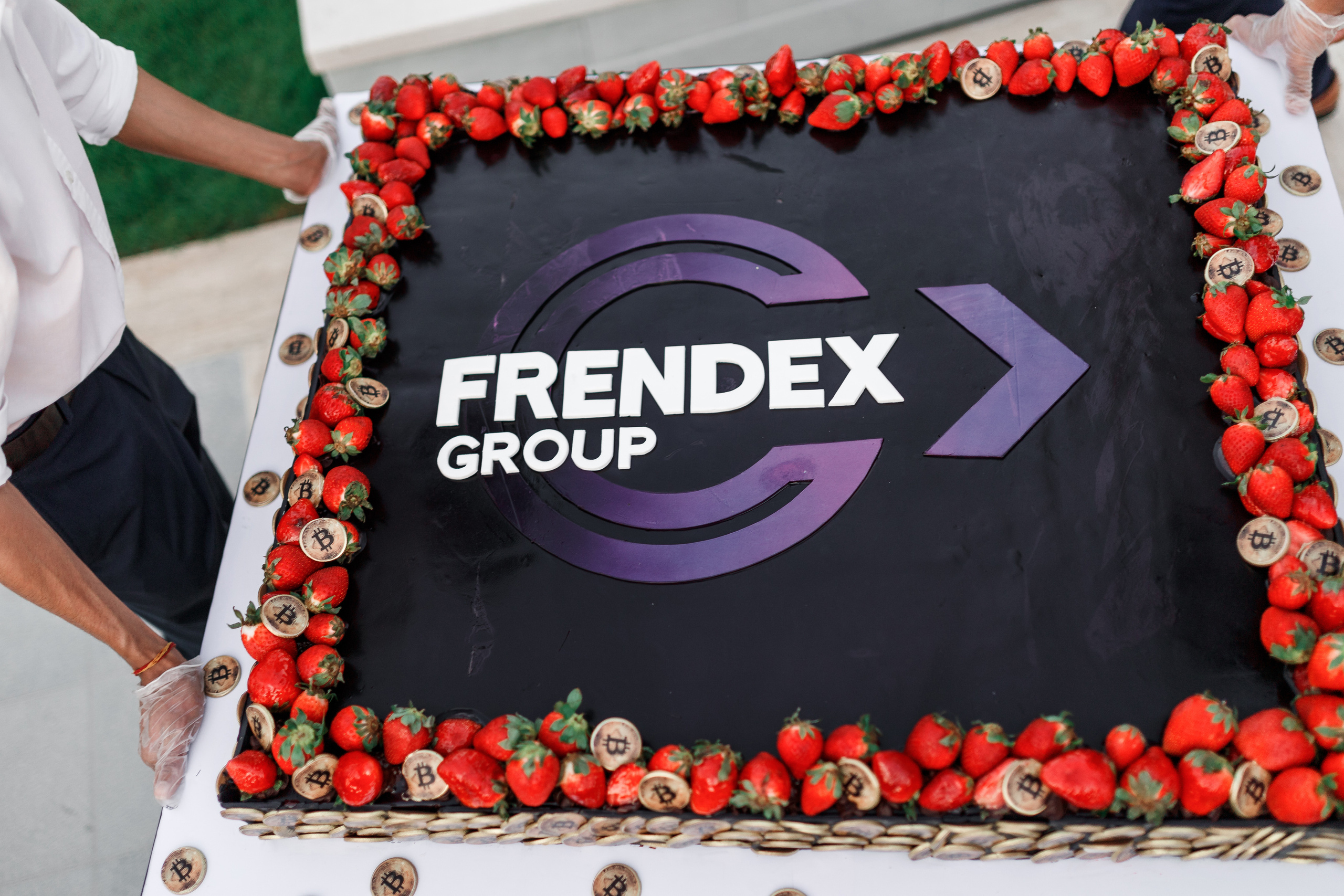 Дубай. Белая вечеринка. Фотограф Олег Сотник