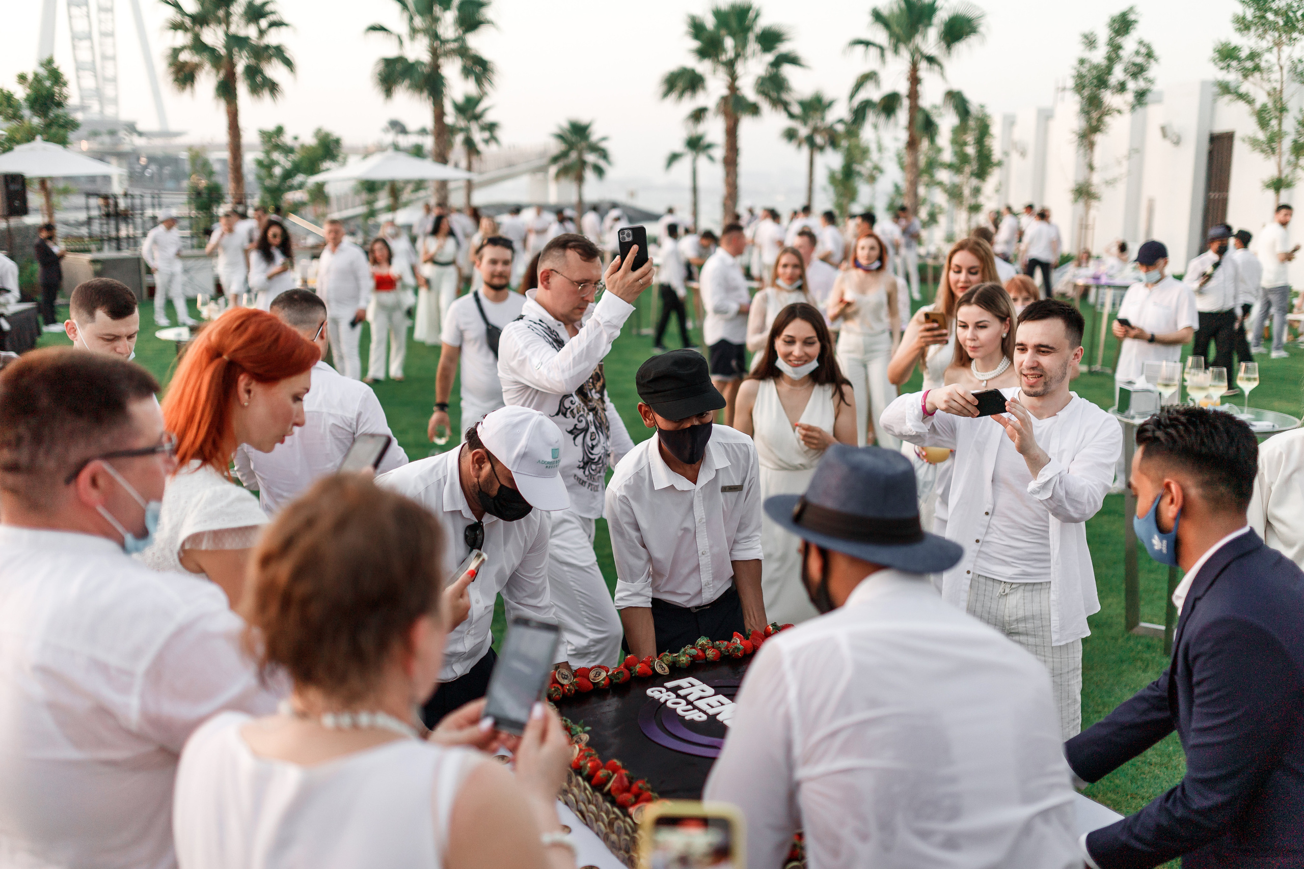Дубай. Белая вечеринка. Фотограф Олег Сотник