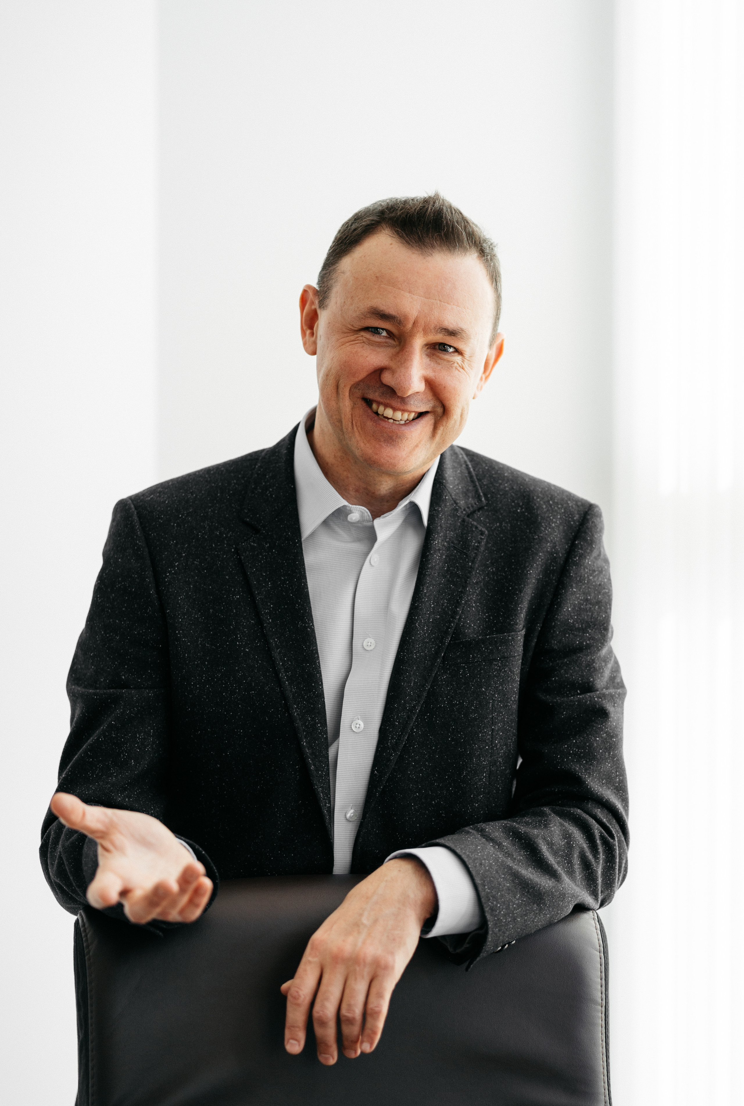 Деловой портрет для руководителя бизнеса. Фотограф Олег Сотник