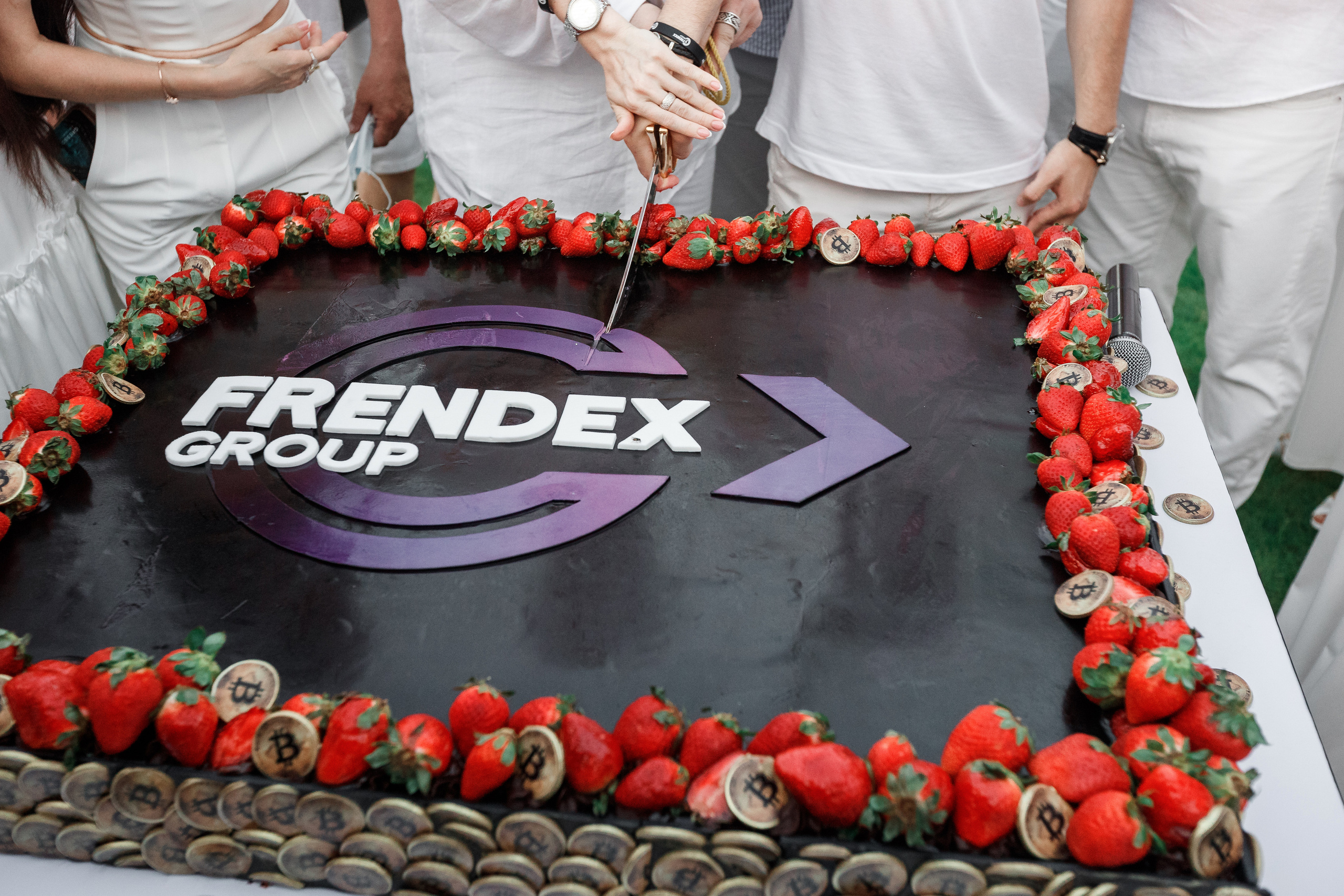 Дубай. Белая вечеринка. Фотограф Олег Сотник