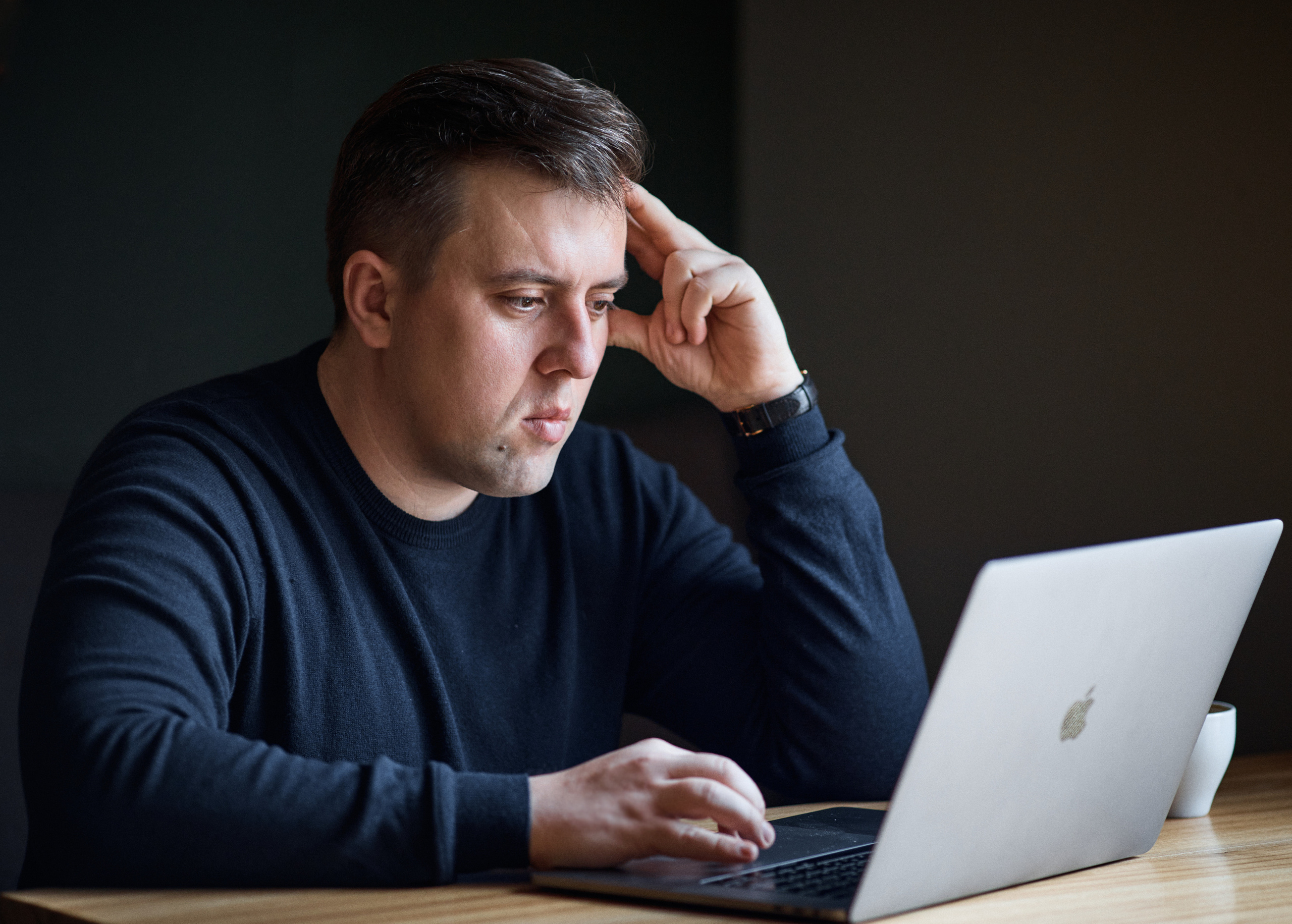 Деловой портрет для фотографа. Фотограф Олег Сотник