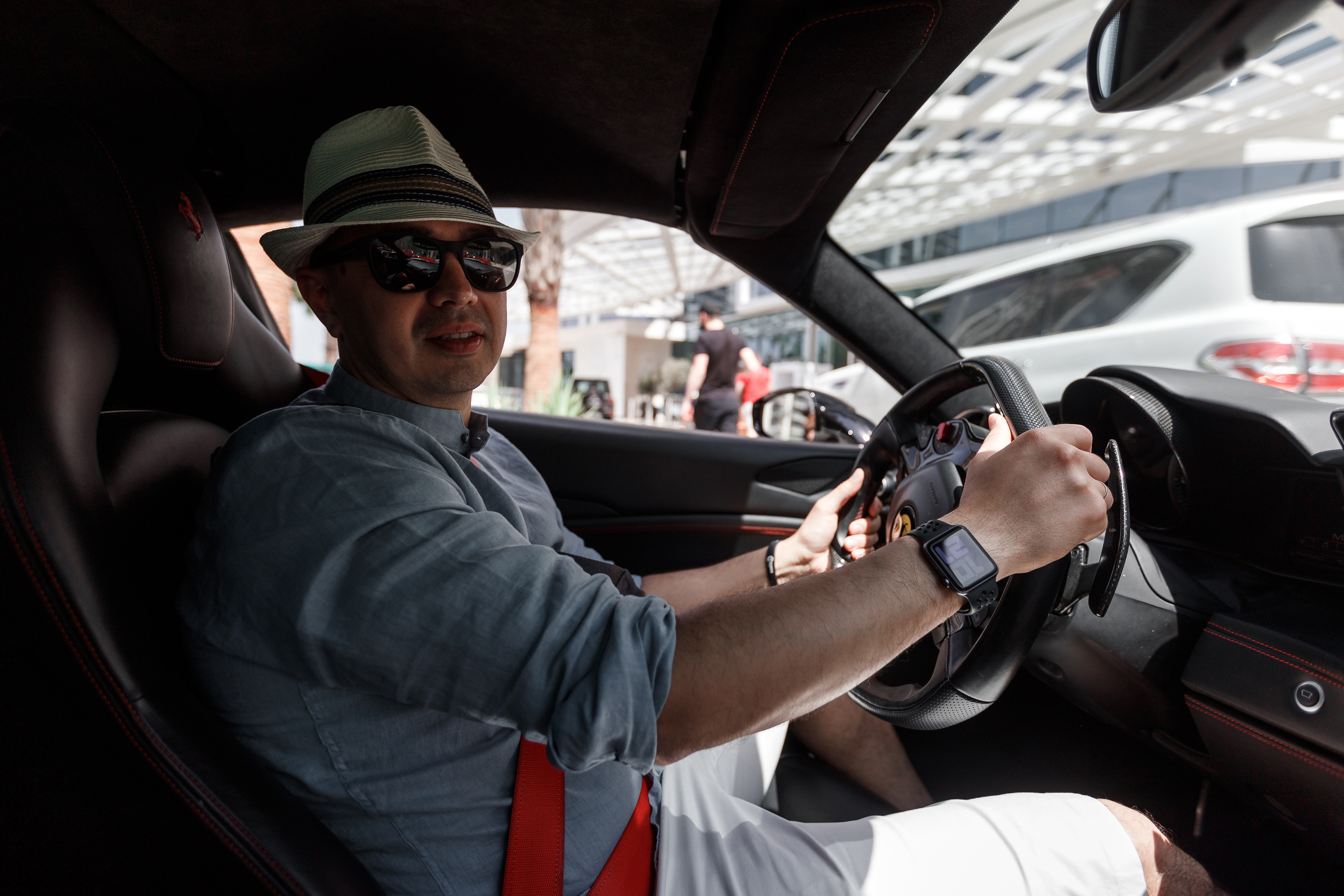 Дубай. Гонки на Ferrari. Фотограф Олег Сотник