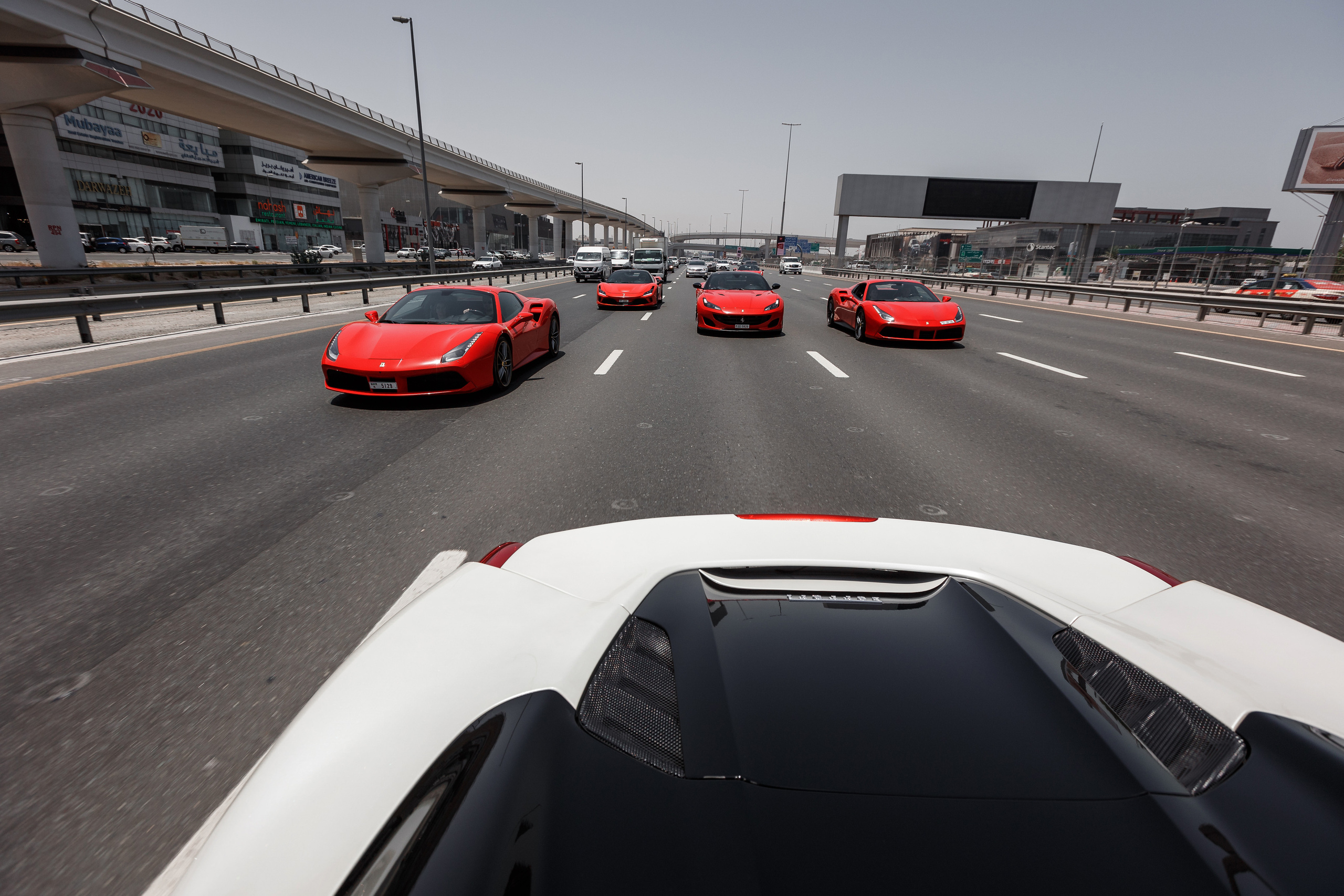 Дубай. Гонки на Ferrari. Фотограф Олег Сотник