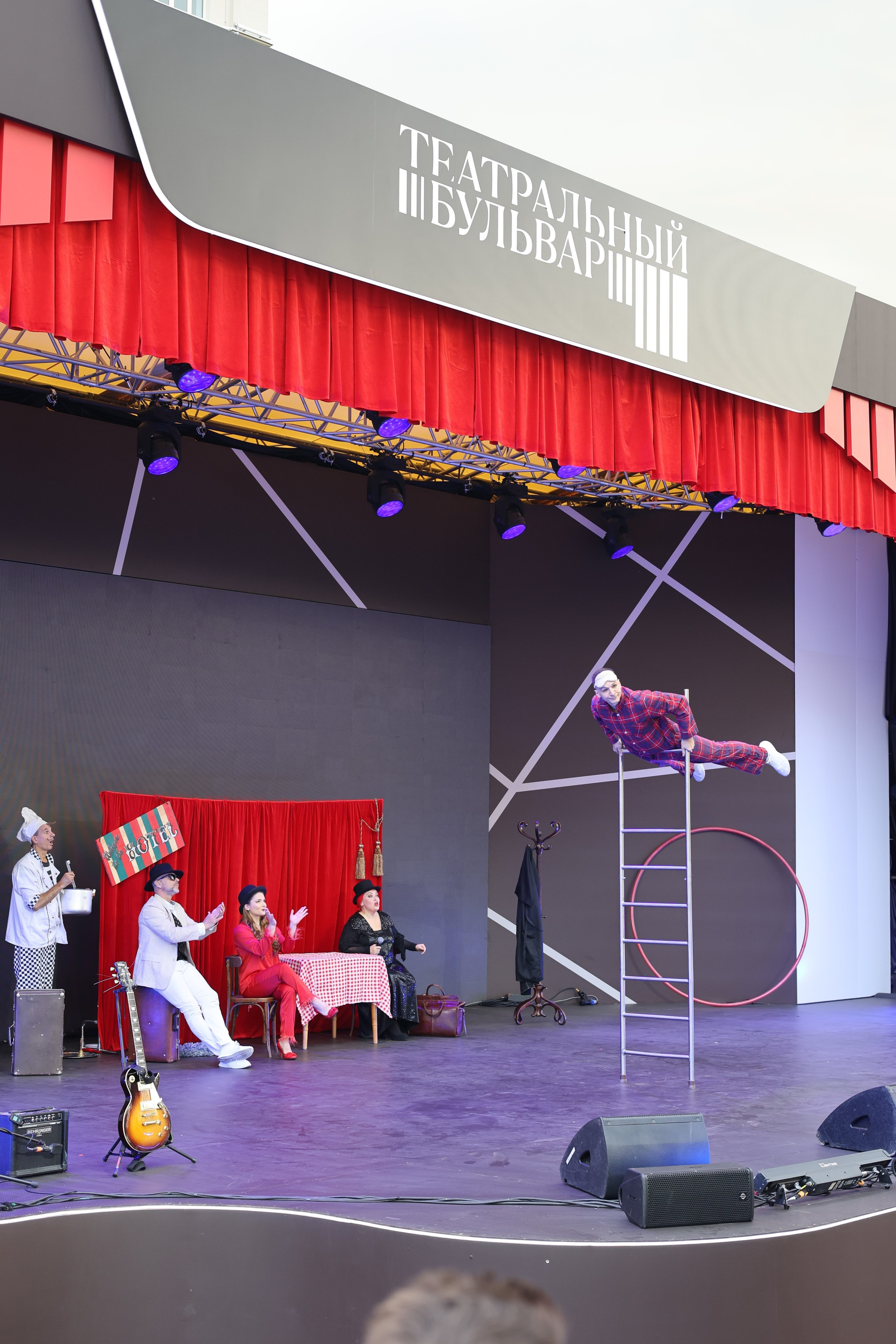Театральный Бульвар 2025|«Отель» CrazyHotelCompany. Фотосессии в Москве и МО