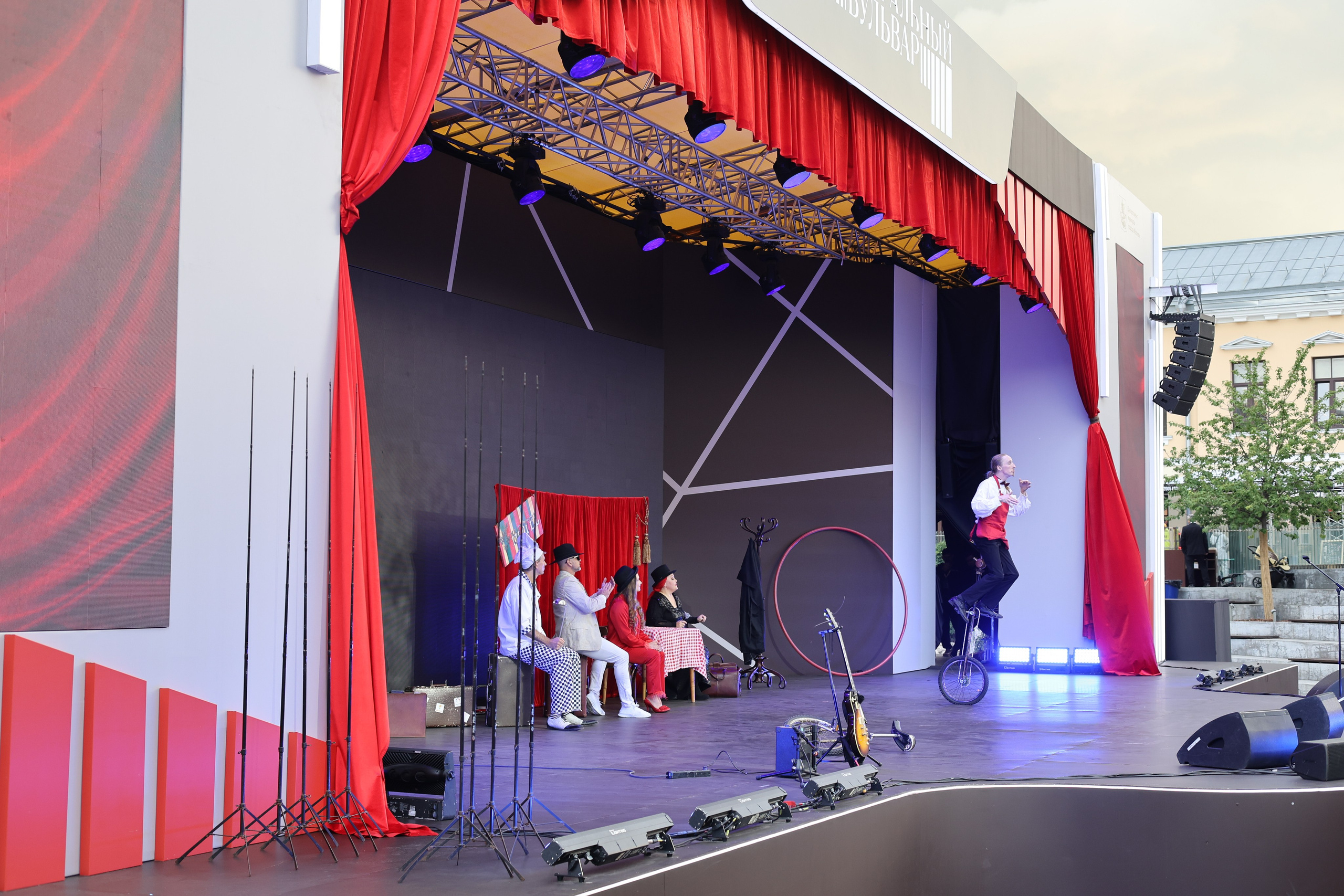 Театральный Бульвар 2025|«Отель» CrazyHotelCompany. Фотосессии в Москве и МО