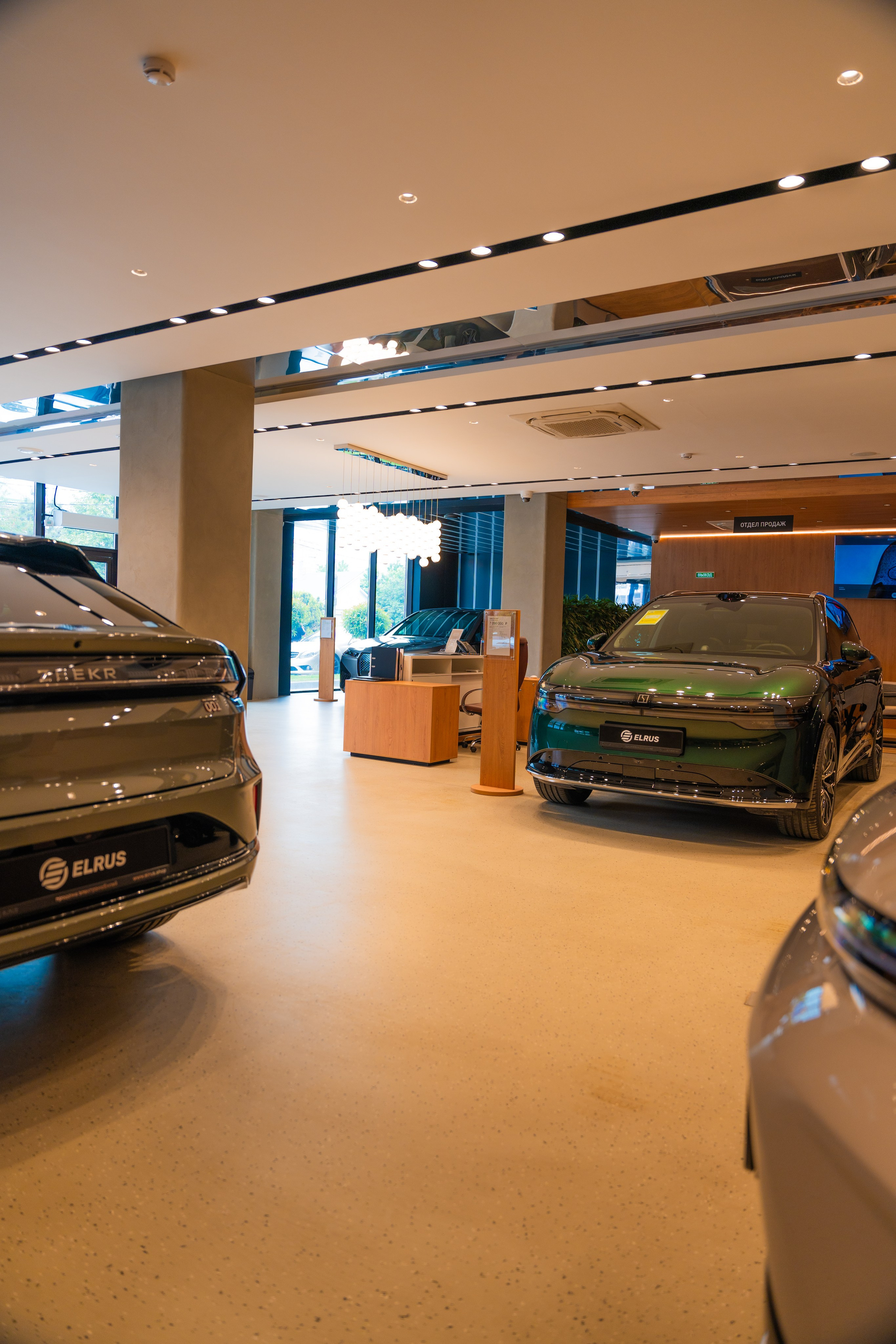 Интерьерная фотосъемка автосалона Elrus в Краснодаре. Zeekr, LiXiang Профессиональная фотосъемка интерьера премиум-автосалона в Краснодаре. Шедевры для Вас! Фотограф и Видеограф в Краснодаре Пахиев Руслан