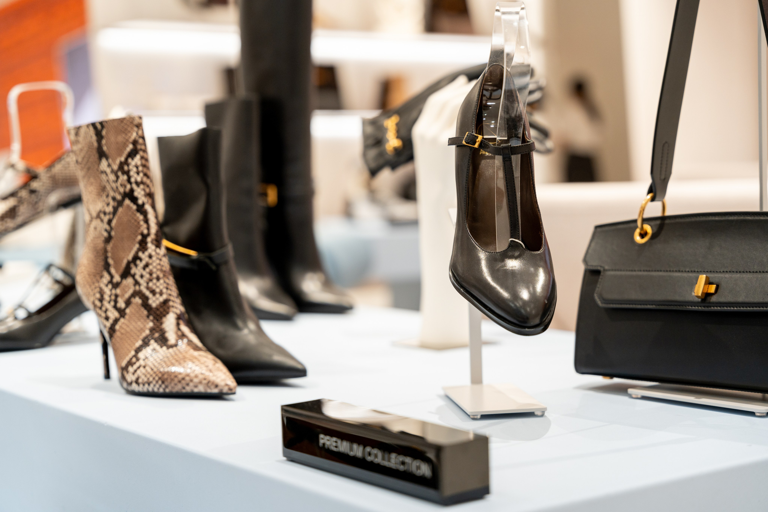 Интерьерная фотосъемка магазина Ekonika в Краснодаре — обувной бренд Профессиональная фотосъемка Ekonika — фирменный магазин в Краснодаре. Шедевры для Вас! Фотограф и Видеограф в Краснодаре Пахиев Руслан