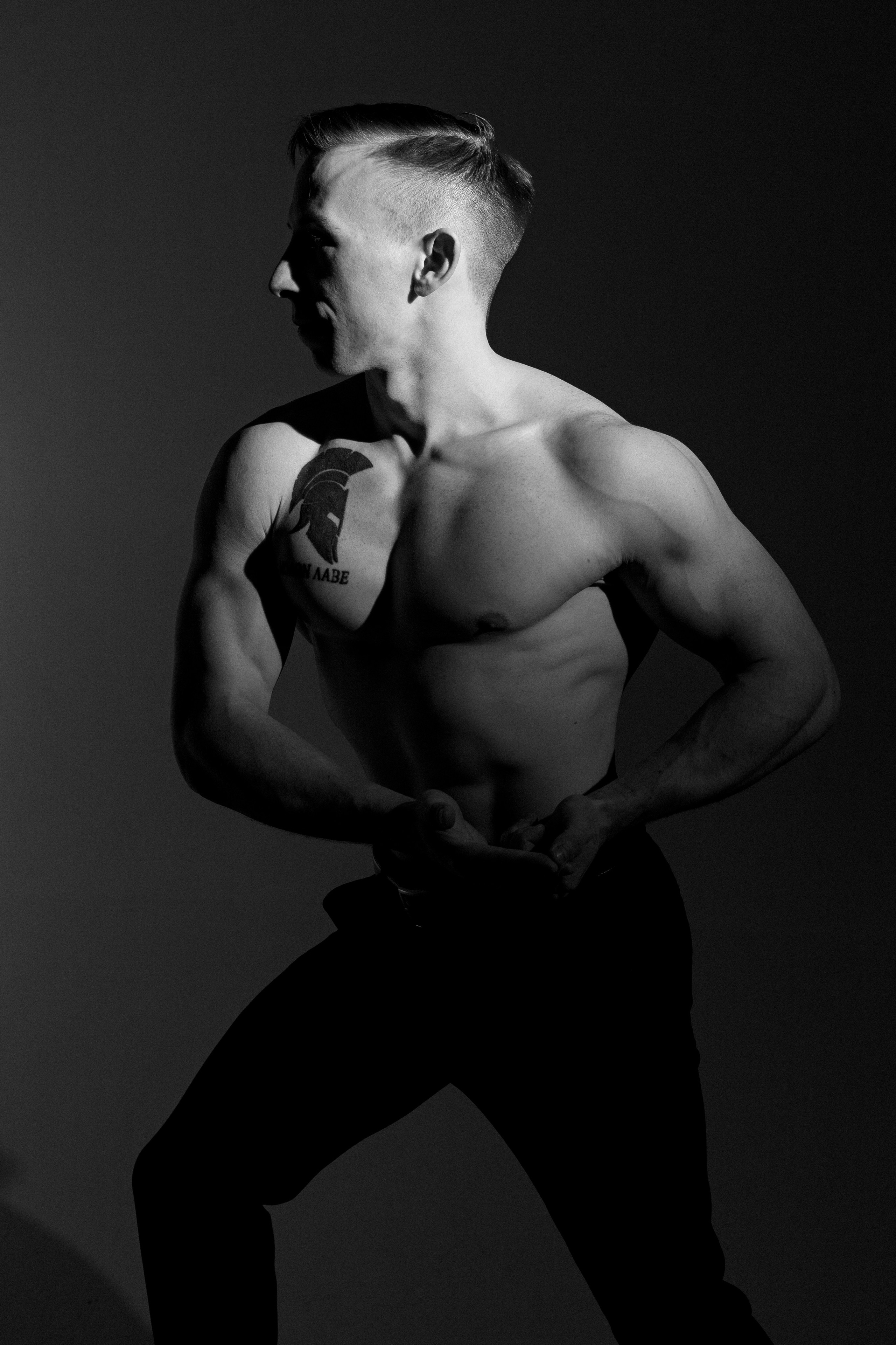 Мужская фотосессия в студии Нижний Новгород. Мужской портрет, Нижний Новгород. Фотосессия спортсмена в Нижнем Новгороде.