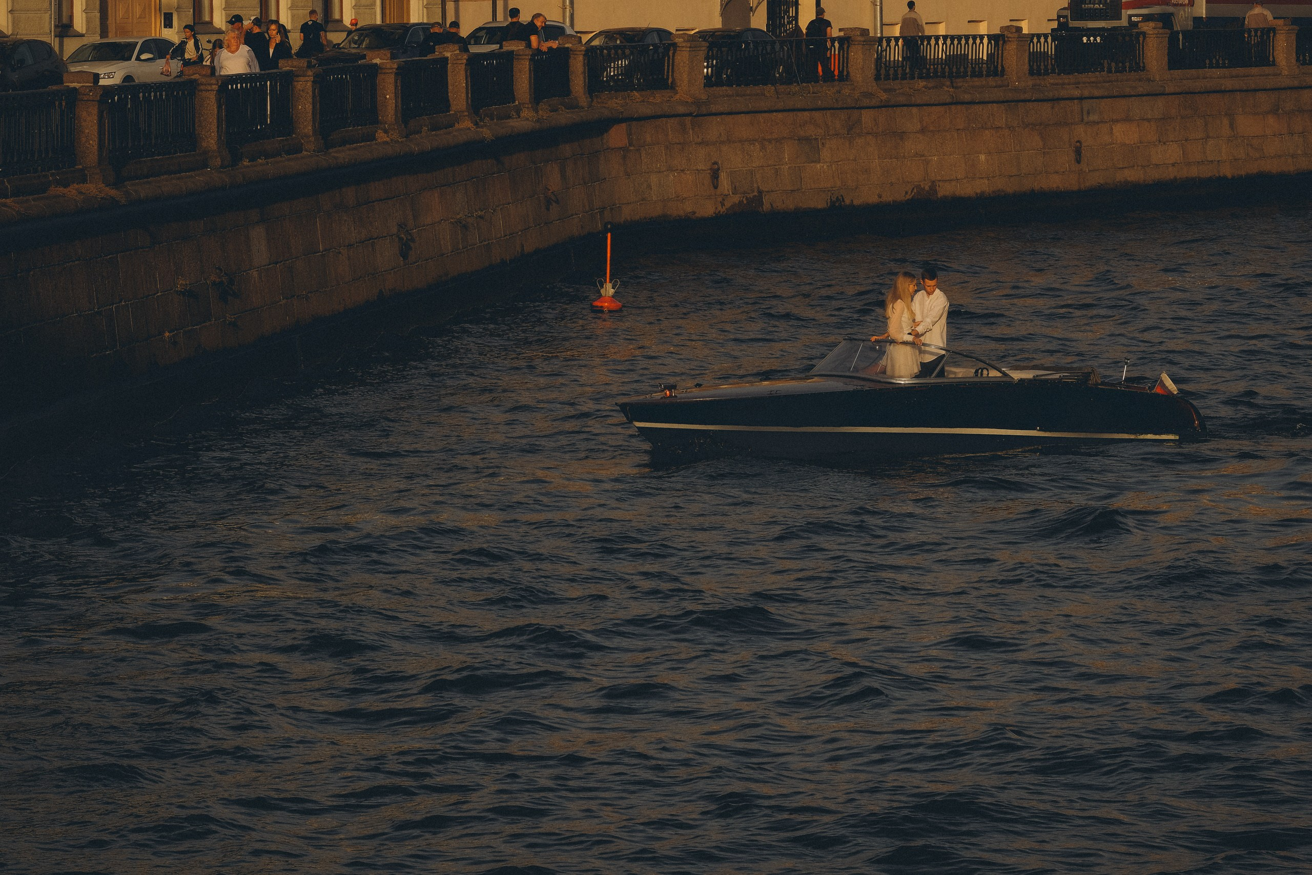 СВАДЕНБНАЯ СЬЕМКА НА КАТЕРЕ ПО КАНАЛАМ САНКТ-ПЕТЕРБУРГА И В АКВАТОРИИ НЕВЫ. Профессиональный фотограф, Санкт-Петербург — Виктория Богомолова