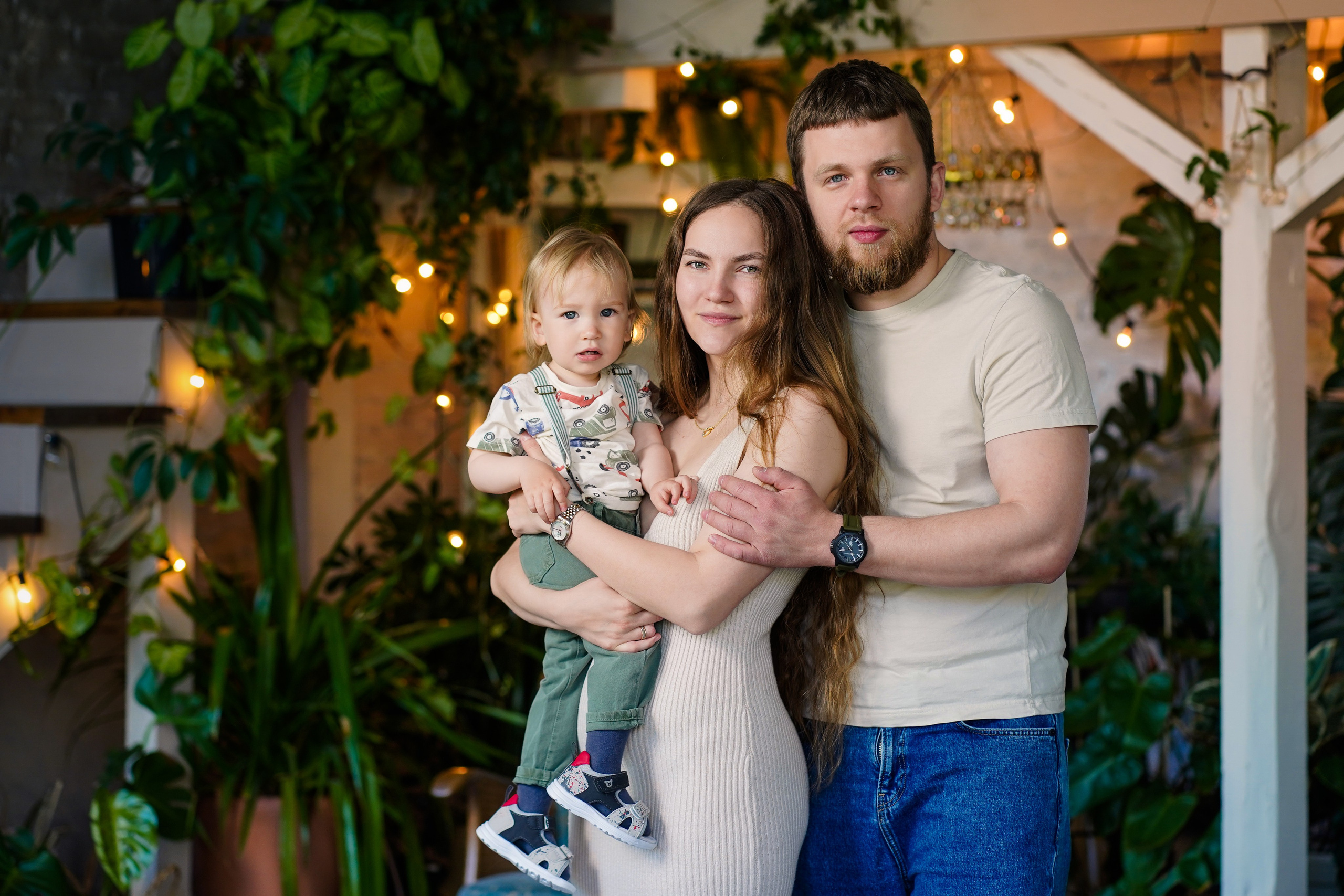 Семья с малышом в фотостудии. Семейный и портретный фотограф в Екатеринбурге Анна Лобанова