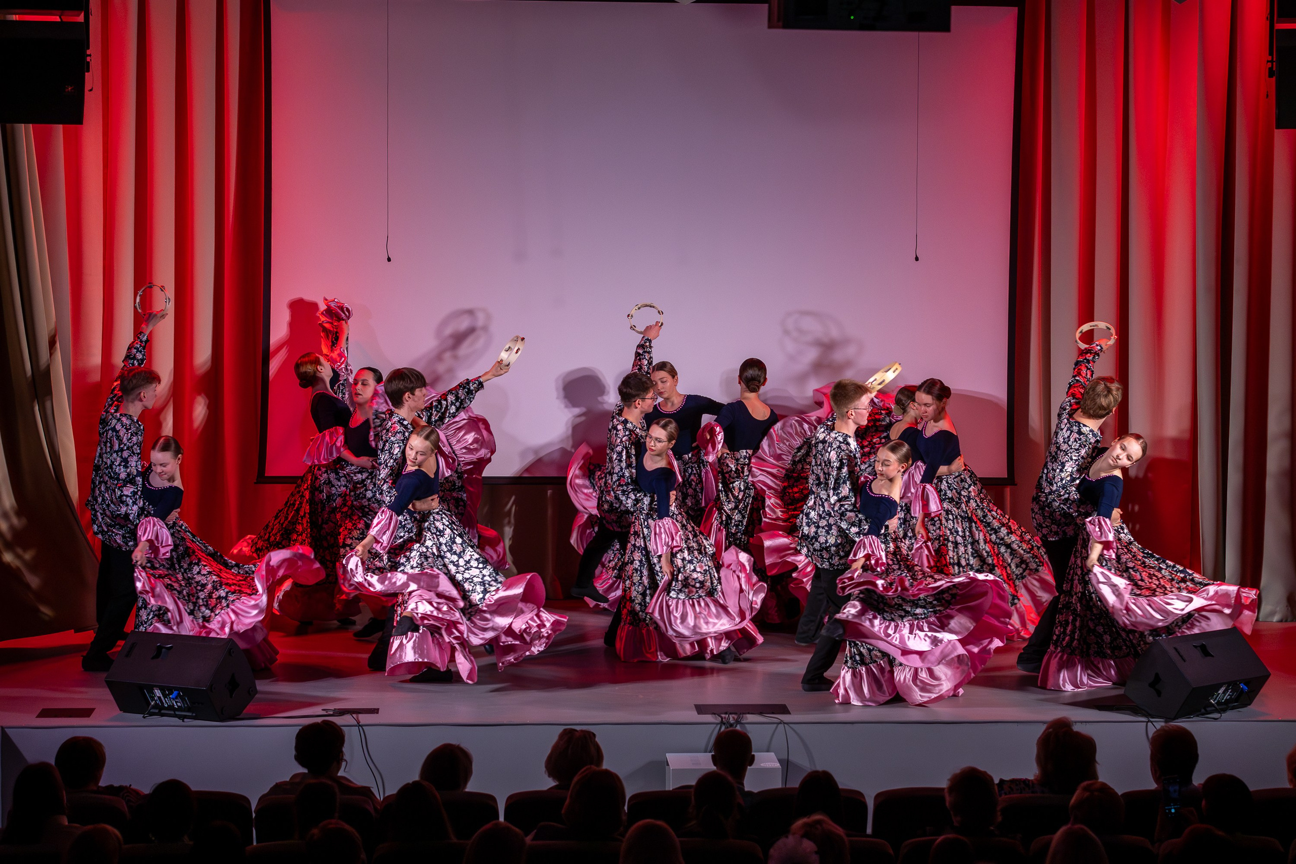 Фото и видео на выпускной в школе и детском саду. Свадебный, семейный видеограф и фотограф в Екатеринбурге Николай Рыков