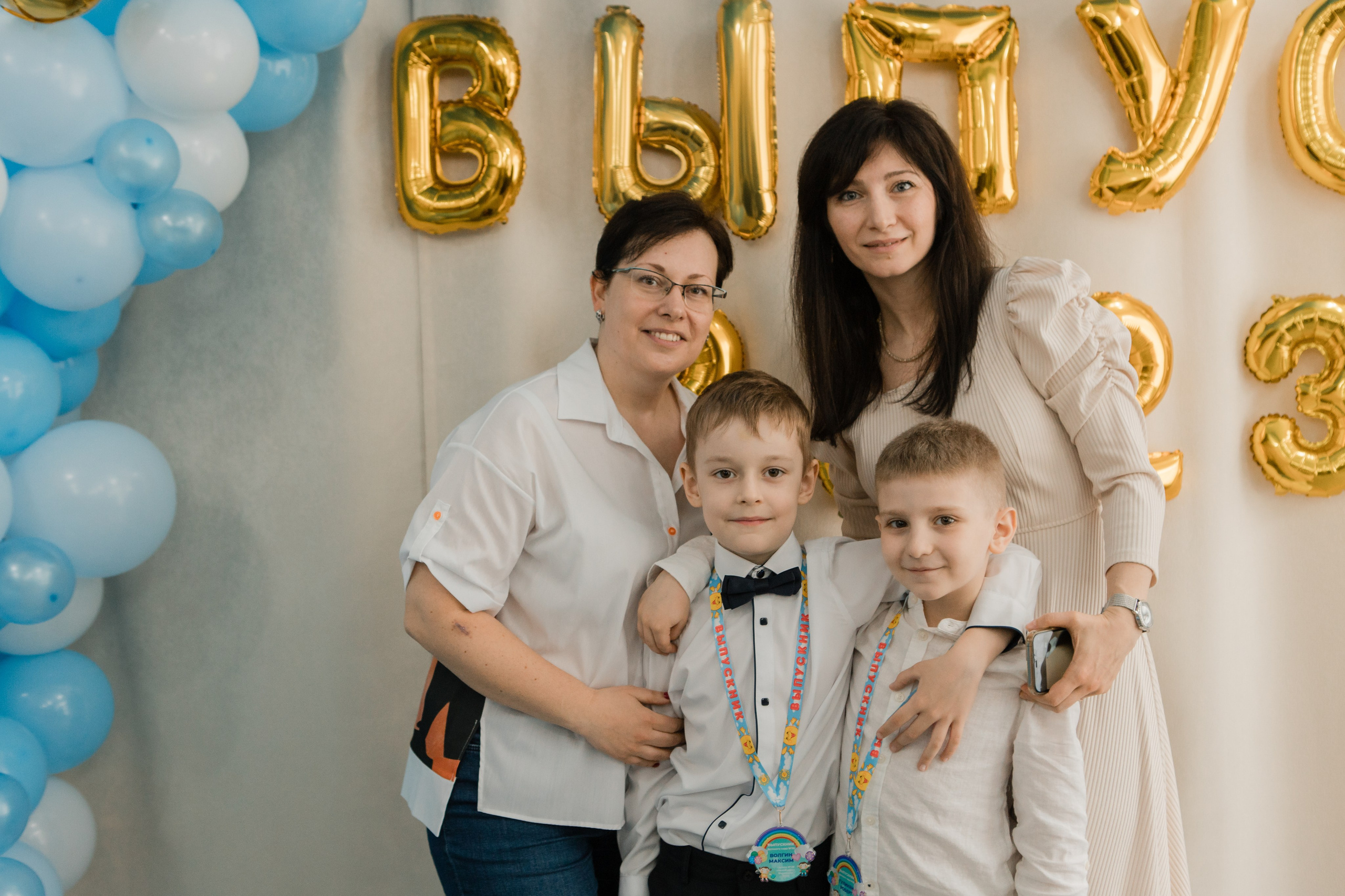 Фотосъемка выпускного в детском саду. Видеосъемка и фотосъемка свадеб. Фотограф и оператор на свадьбу. Видеосъемка подкастов, собственная видео-фотостудии. Предметная фотосъемка