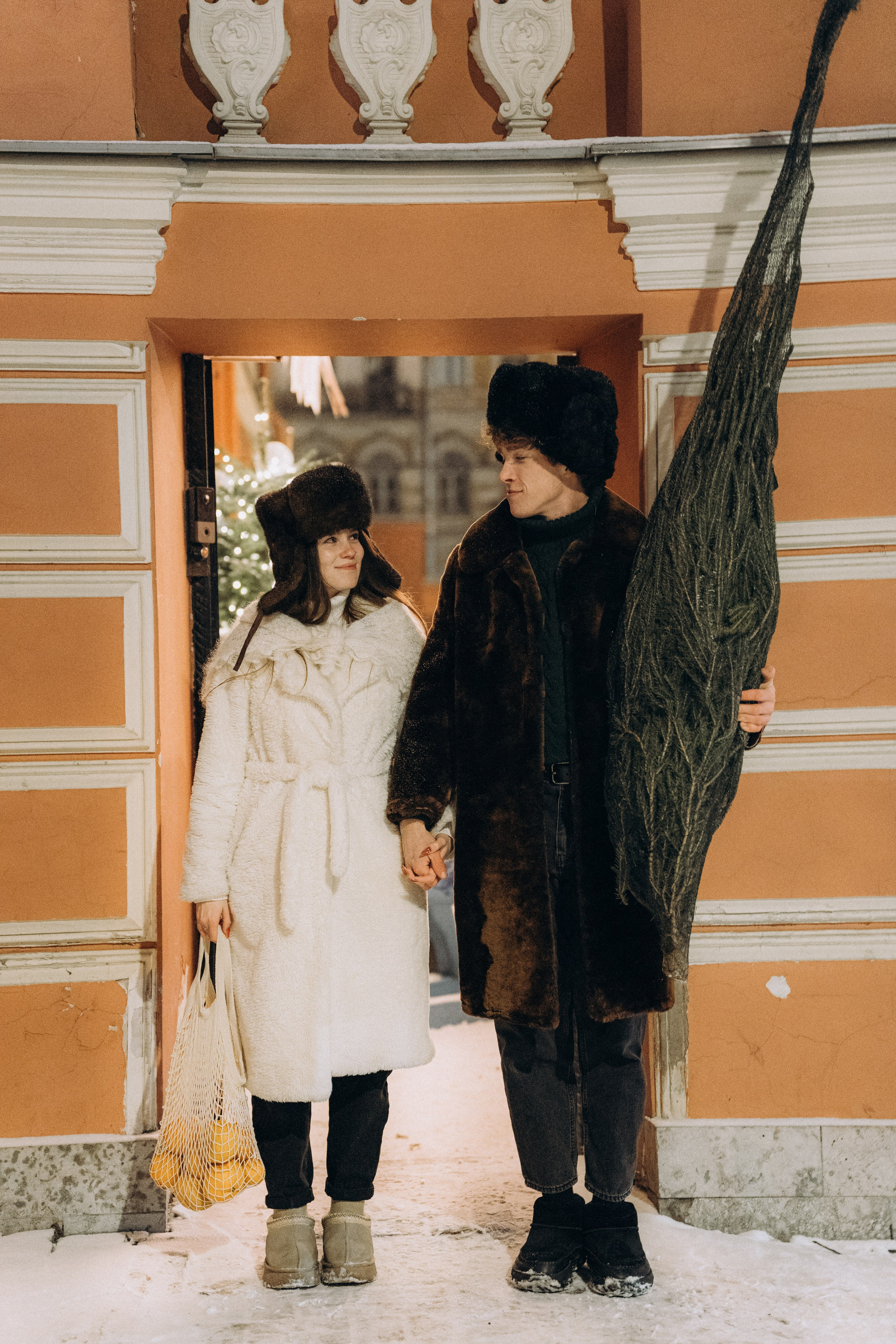 НОВОГОДНЯЯ ПРОГУЛКА ПАРЫ ПО ЧЕРНЫШЕВСКОЙ ПЕРЕД НОВЫМ ГОДОМ. Профессиональный фотограф, Санкт-Петербург — Виктория Богомолова