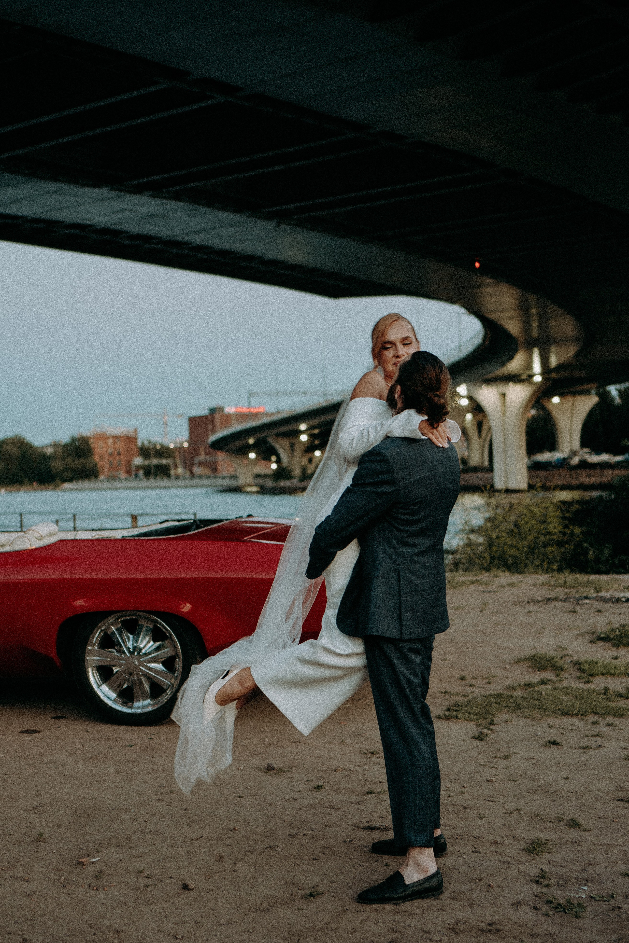 СВАДЕБНАЯ СЬЕМКА ВОЗЛЕ МСОТА БЕТАНКУРА НА КАБРИОЛЕТЕ. Профессиональный фотограф, Санкт-Петербург — Виктория Богомолова