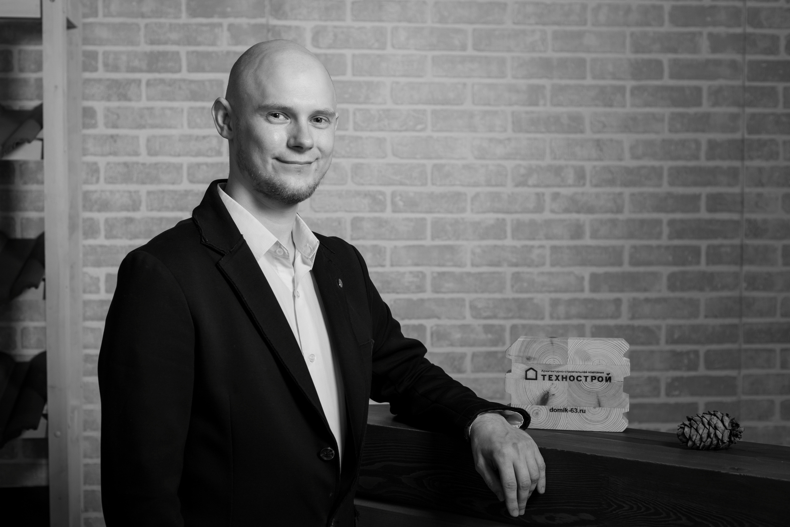 Фотографии офисных работников.