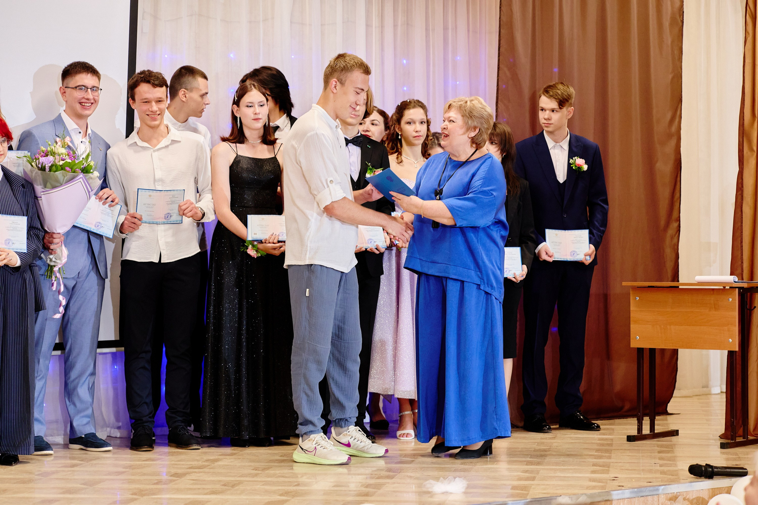 Выпускной 35 Сош. Фотограф Выпускные альбомы Таганрог Сергей Коробченко