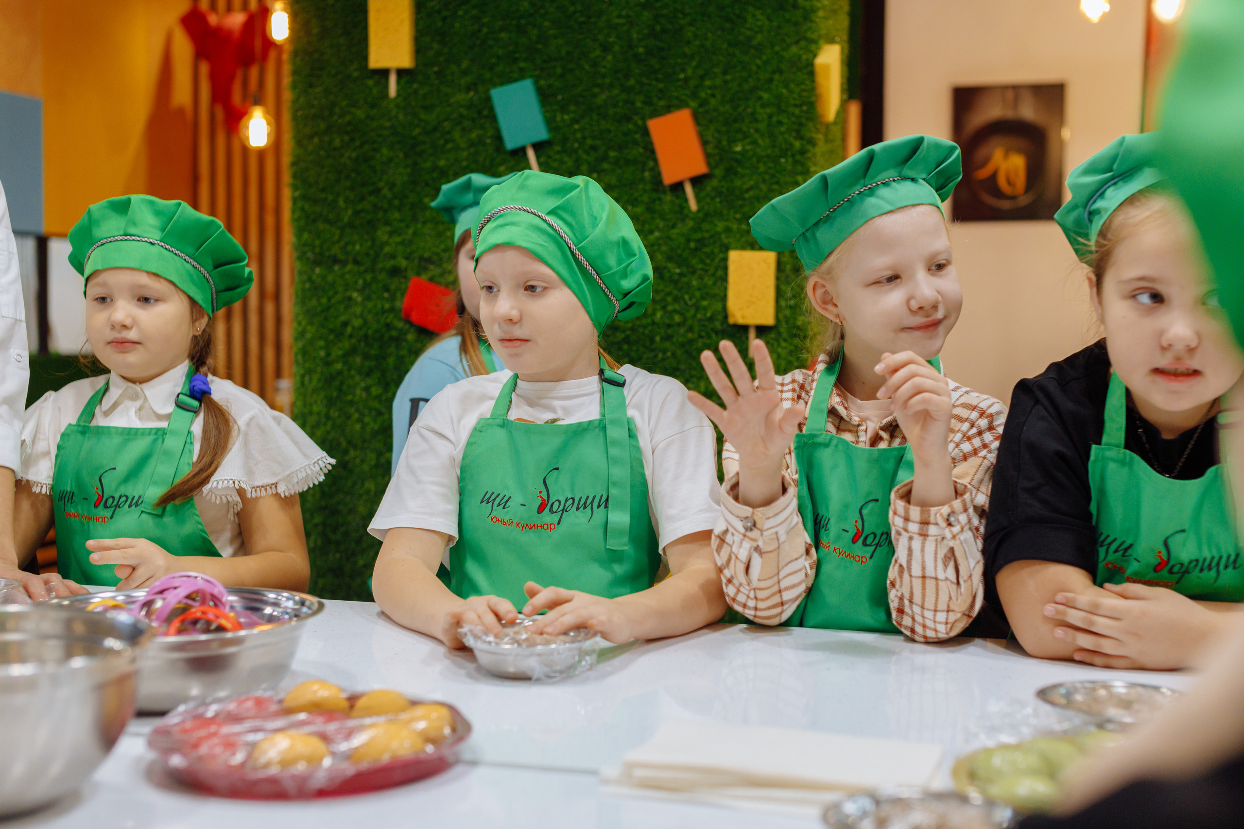 Внеклассное детское мероприятие. Фотограф, видеограф