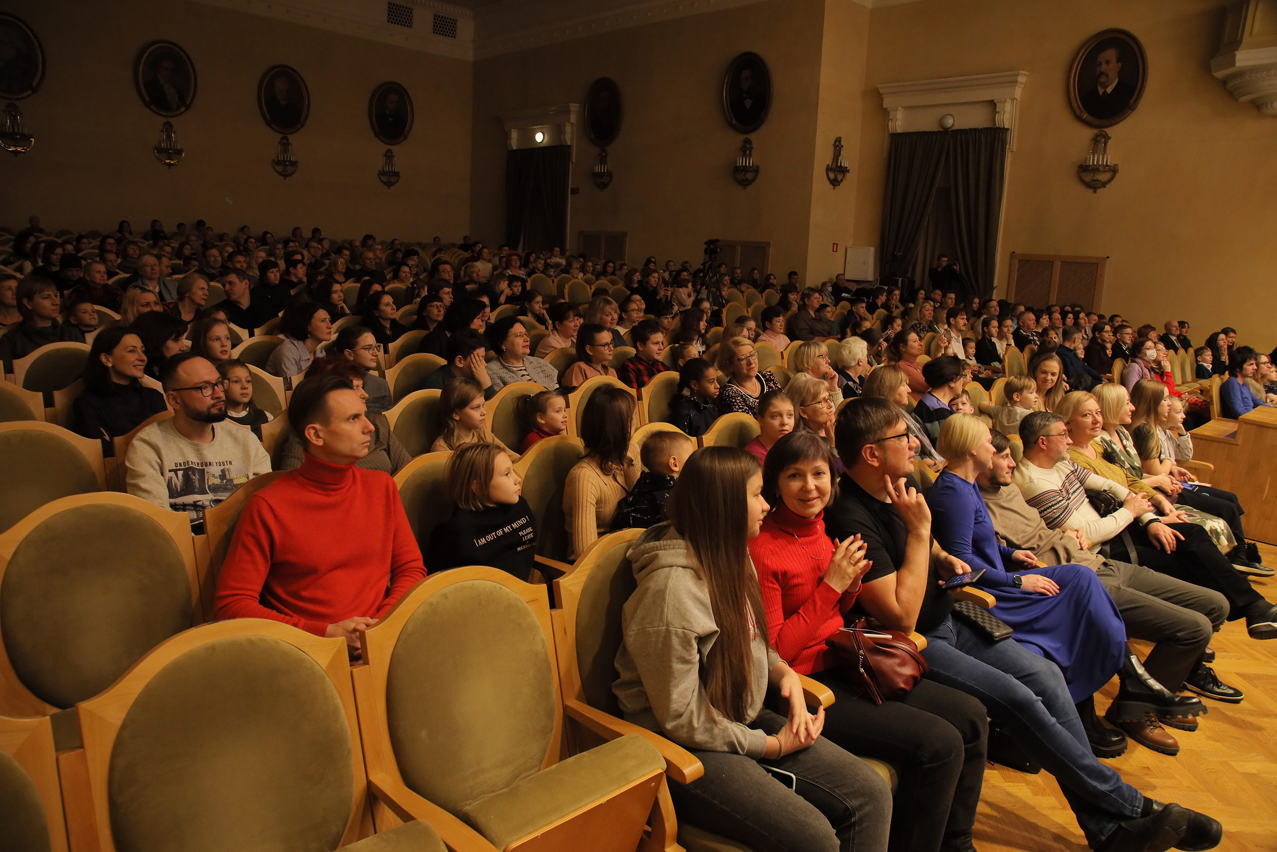 Отчётный концерт в филармонии. Фотограф, видеограф